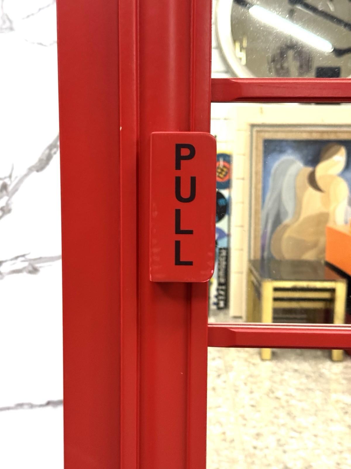 Walk-in Closet with Mirror in the Shape of a London Telephone Booth For Sale 1