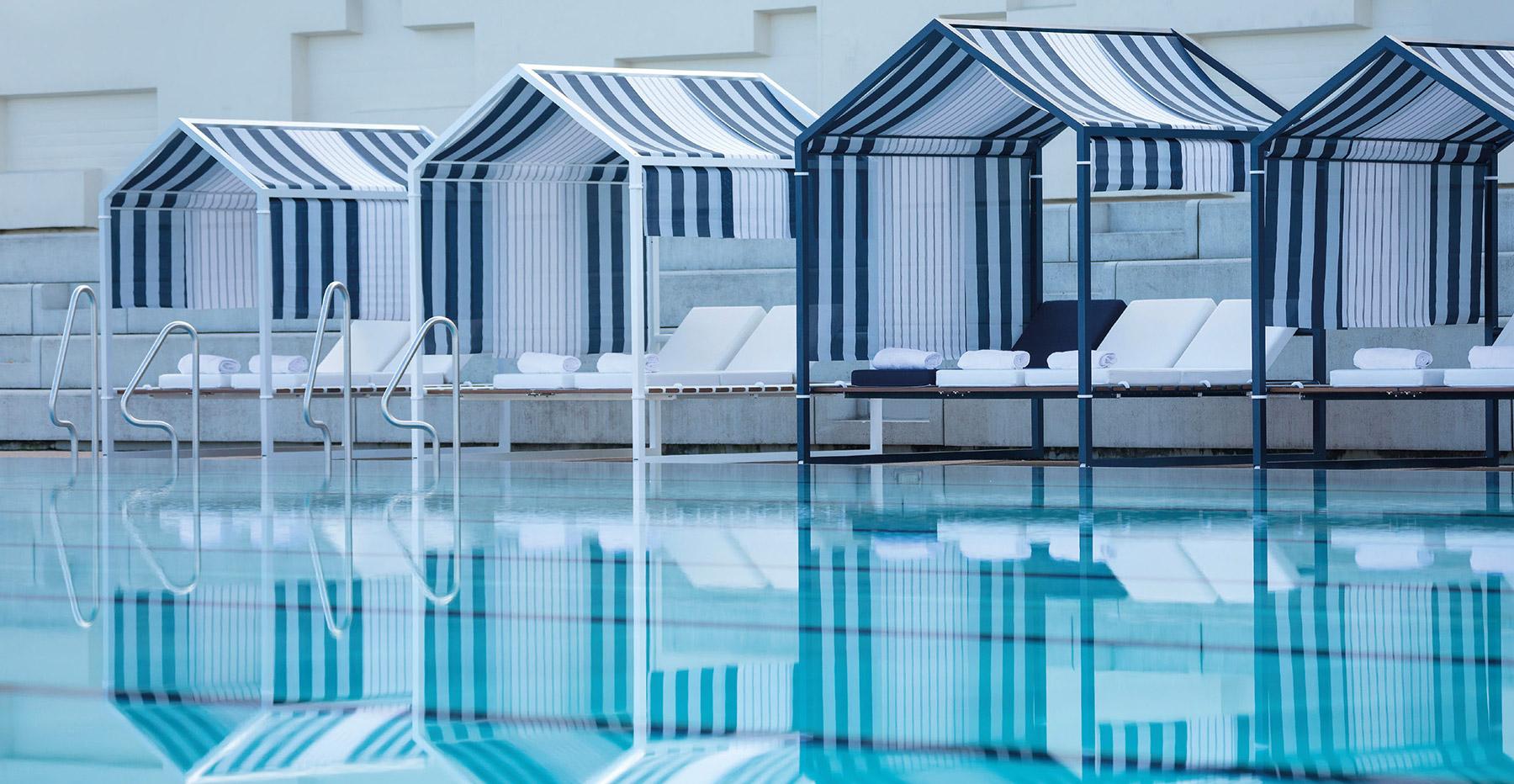 Laqué Cabine Gigogne Pampelonne par Ego Paris en vente