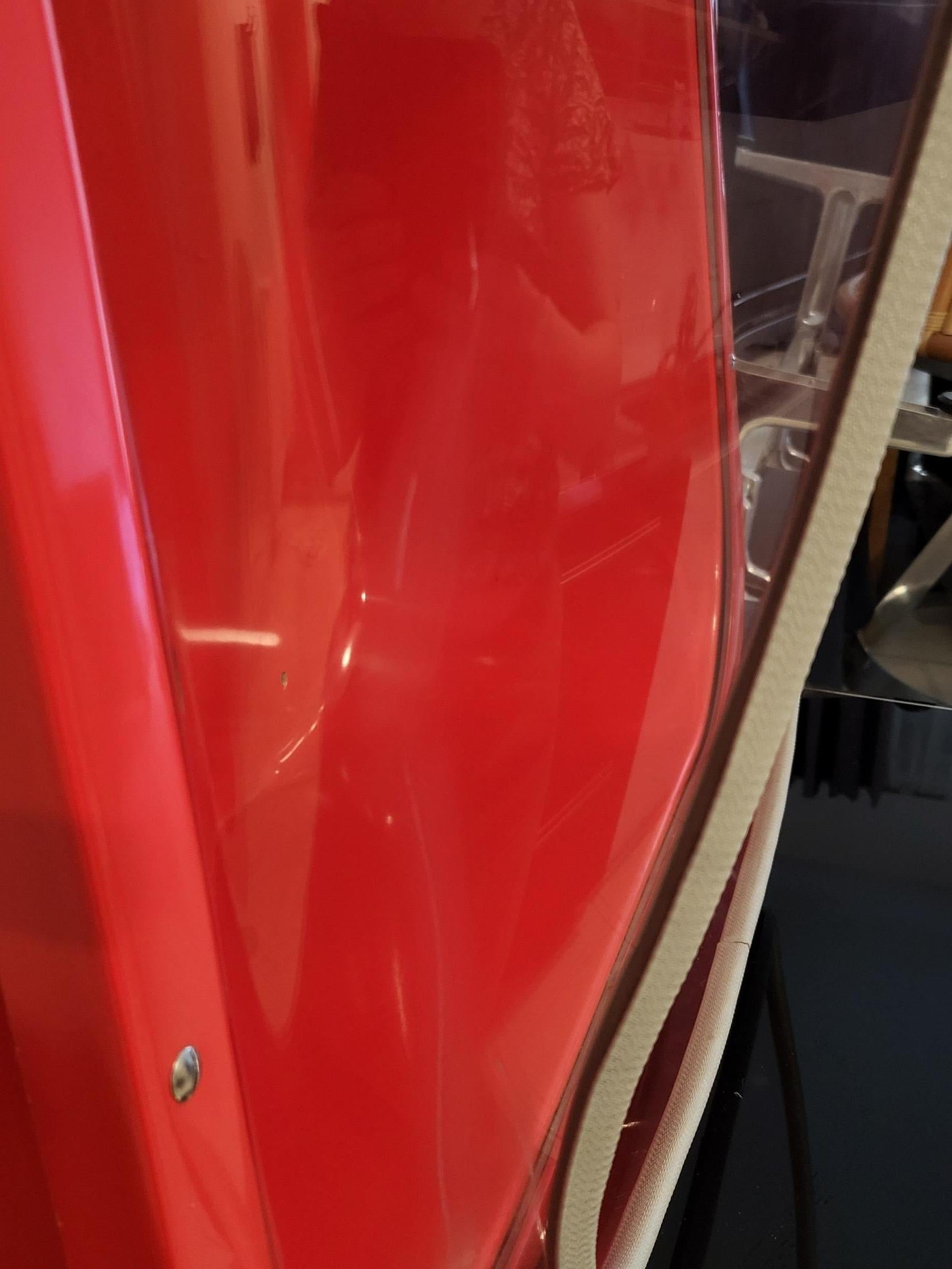 Cabine téléphonique insonorisé PIL en plastique rouge Francaise 1980 For Sale 6