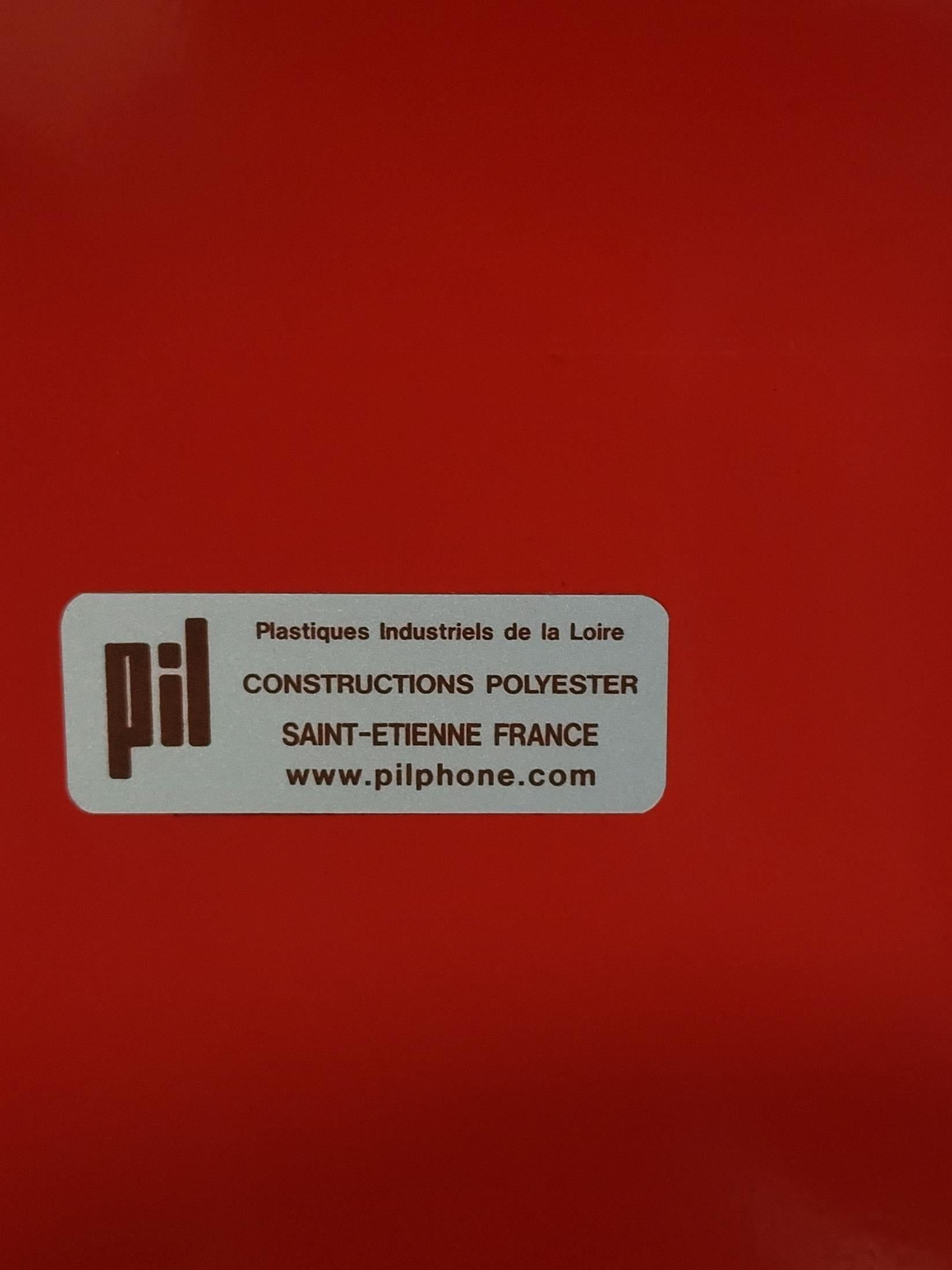 European Cabine téléphonique insonorisé PIL en plastique rouge Francaise 1980 For Sale