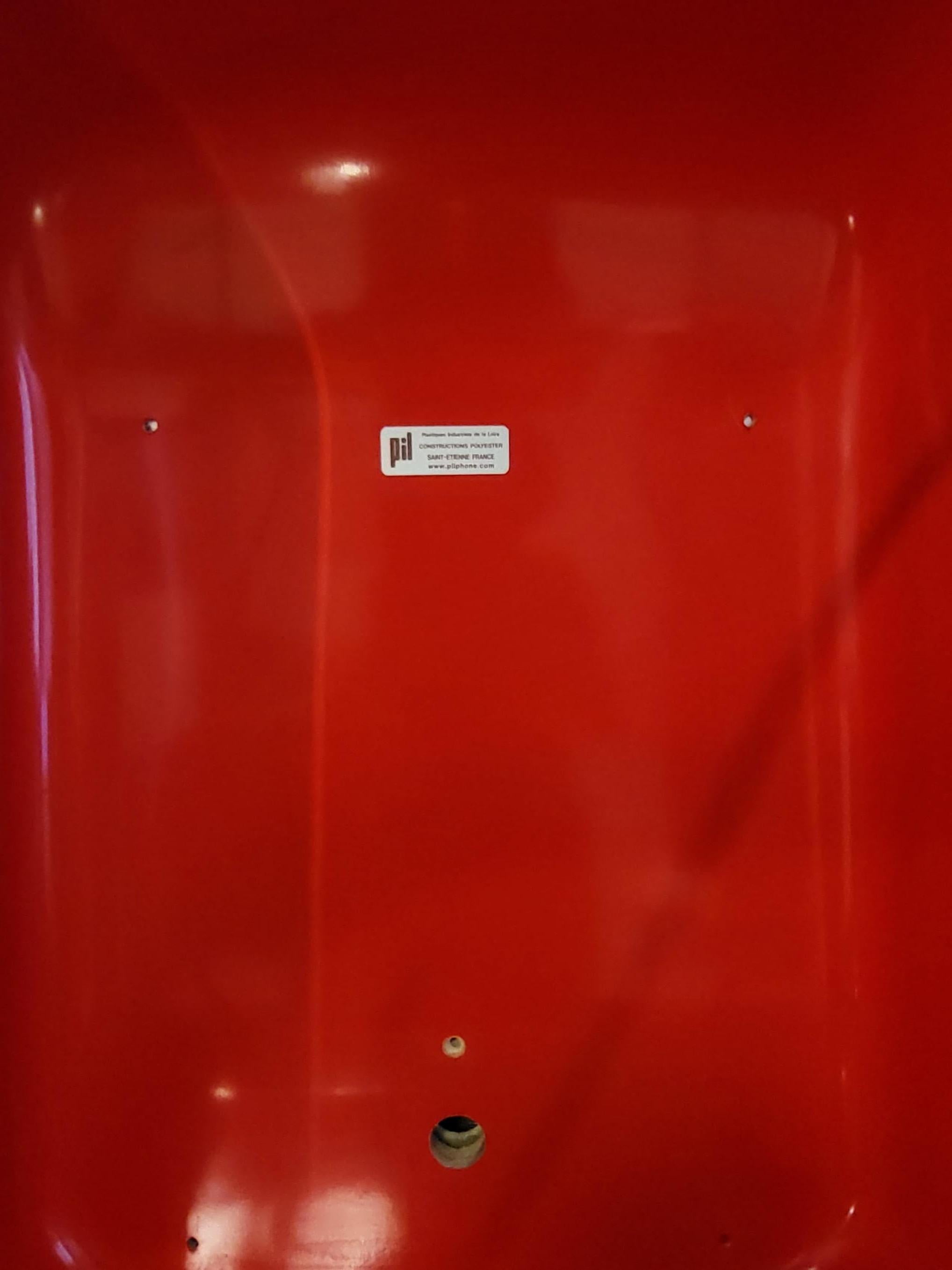 Late 20th Century Cabine téléphonique insonorisé PIL en plastique rouge Francaise 1980 For Sale