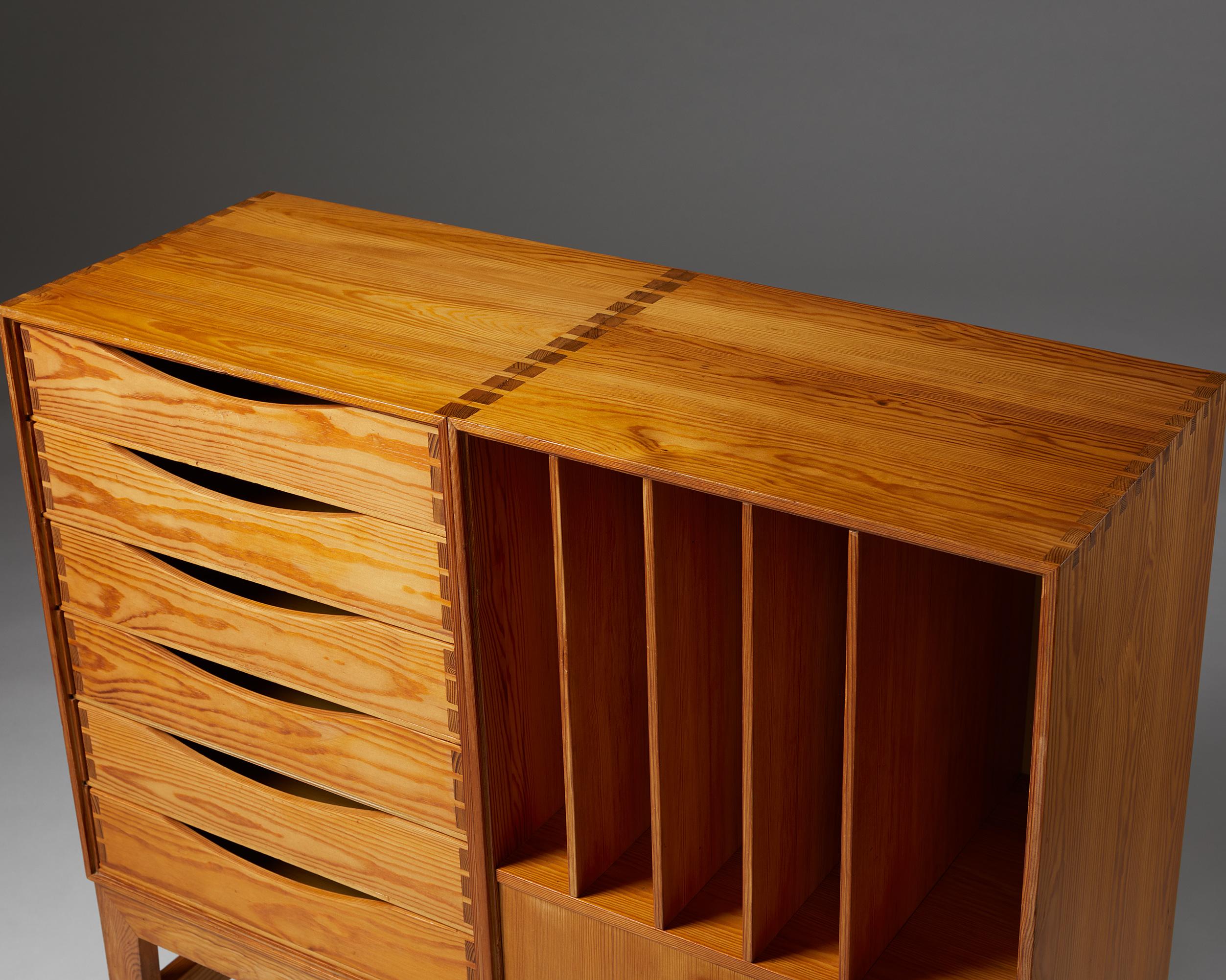 Cabinet made of Oregon pine, anonymous, Denmark, 1950s For Sale 1