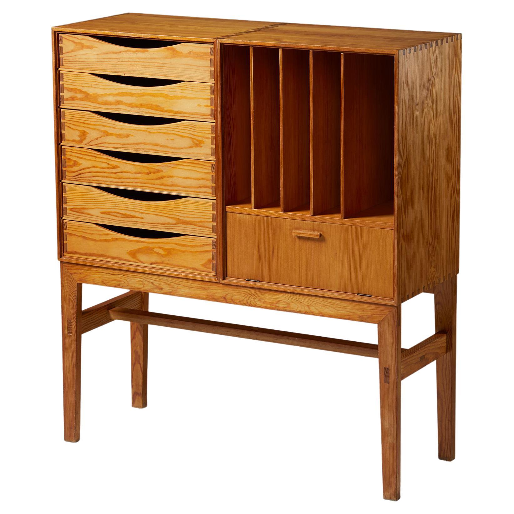 Cabinet made of Oregon pine, anonymous, Denmark, 1950s For Sale