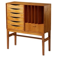 Vintage Cabinet made of Oregon pine, anonymous, Denmark, 1950s