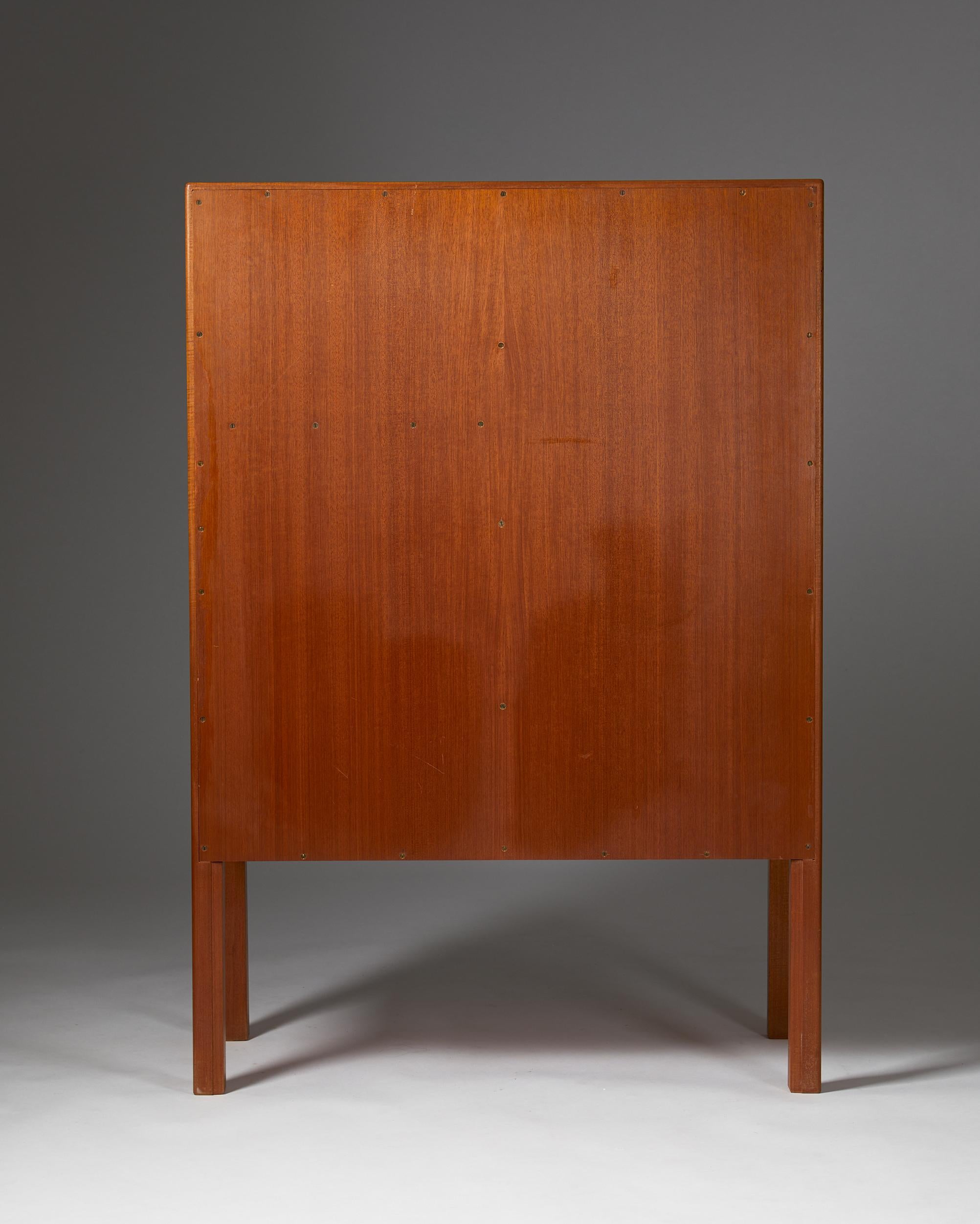 Cabinet, Anonymous, Brazillian Rosewood and Mahogany, Sweden, 1950s In Good Condition For Sale In Stockholm, SE