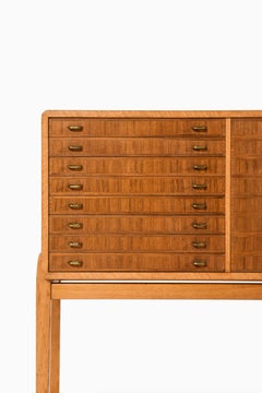 Armoire attribuée à Carl-Axel Acking Produite en Suède