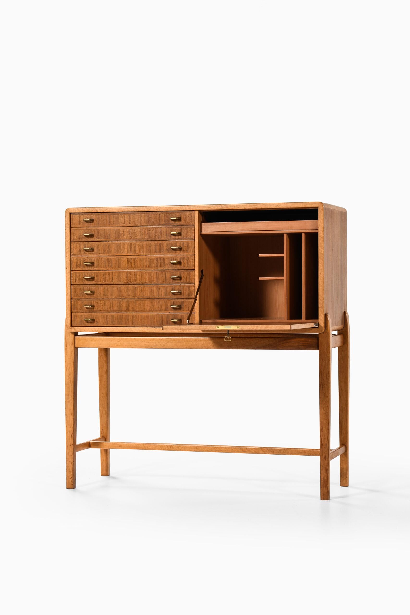 Scandinavian Modern Cabinet Attributed to Carl-Axel Acking Produced in Sweden For Sale