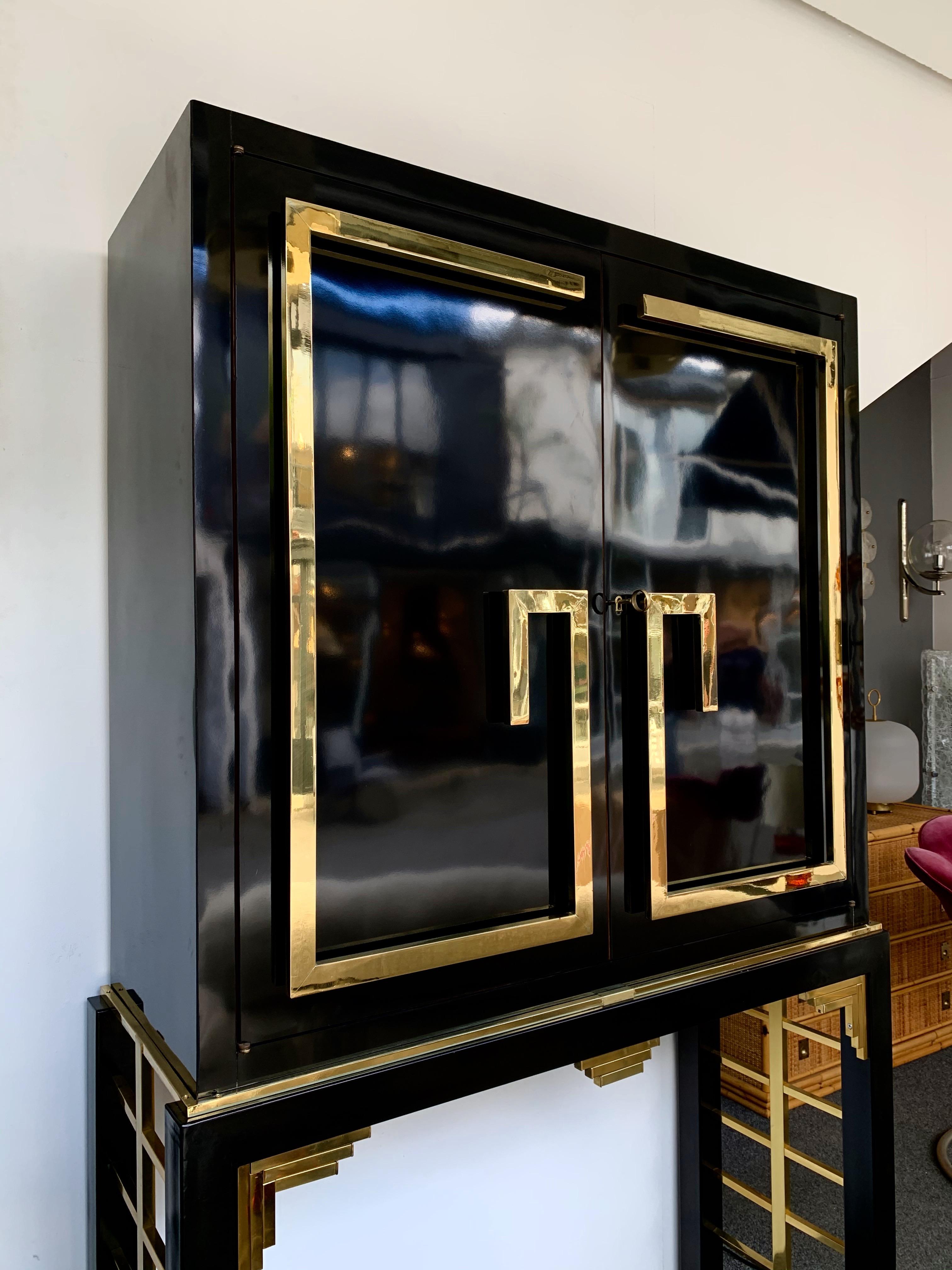 Cabinet Bar Lacquered with Brass and Mirror, Italy, 1970s 3