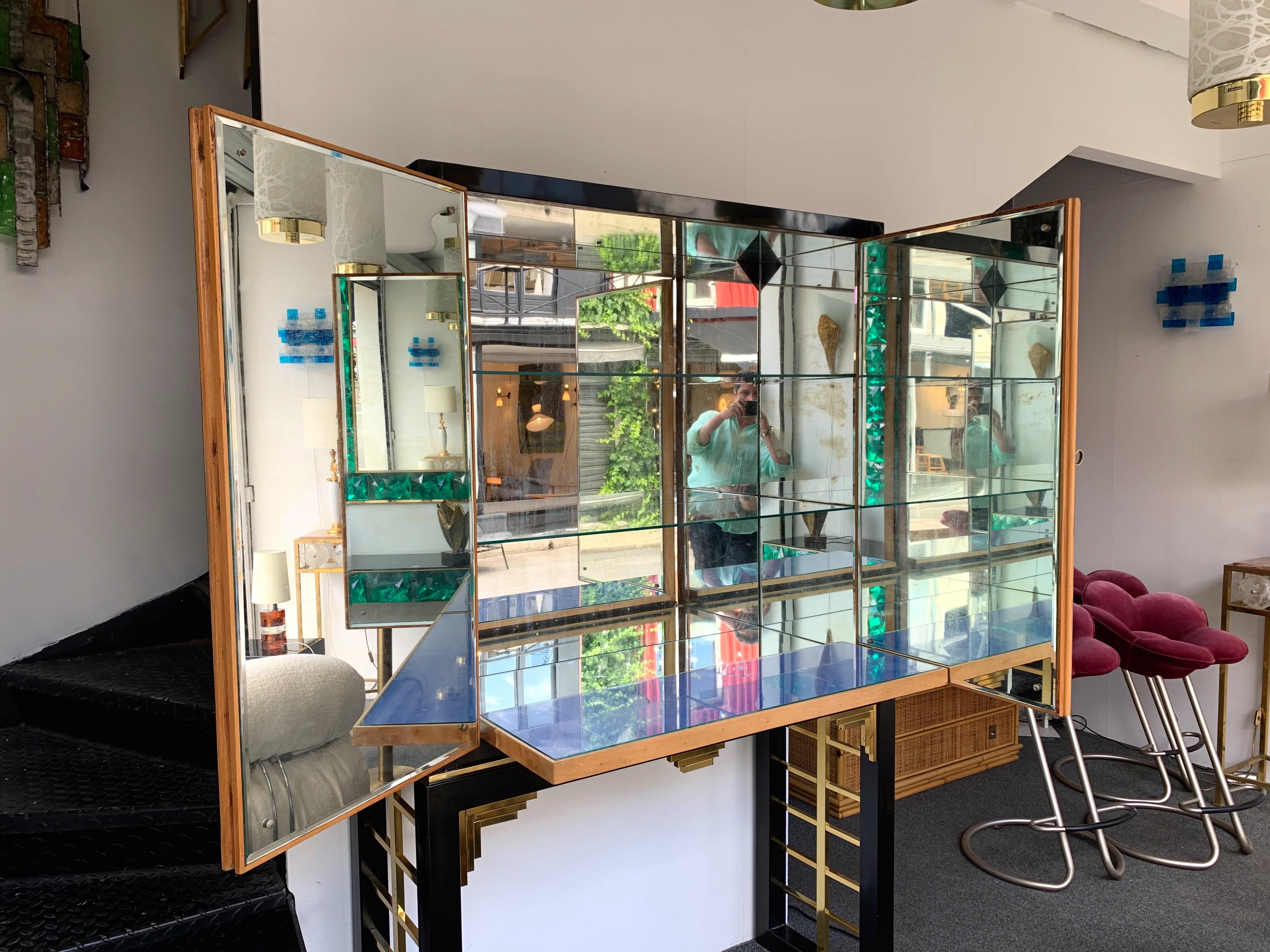 Cabinet Bar Lacquered with Brass and Mirror, Italy, 1970s In Good Condition In SAINT-OUEN, FR