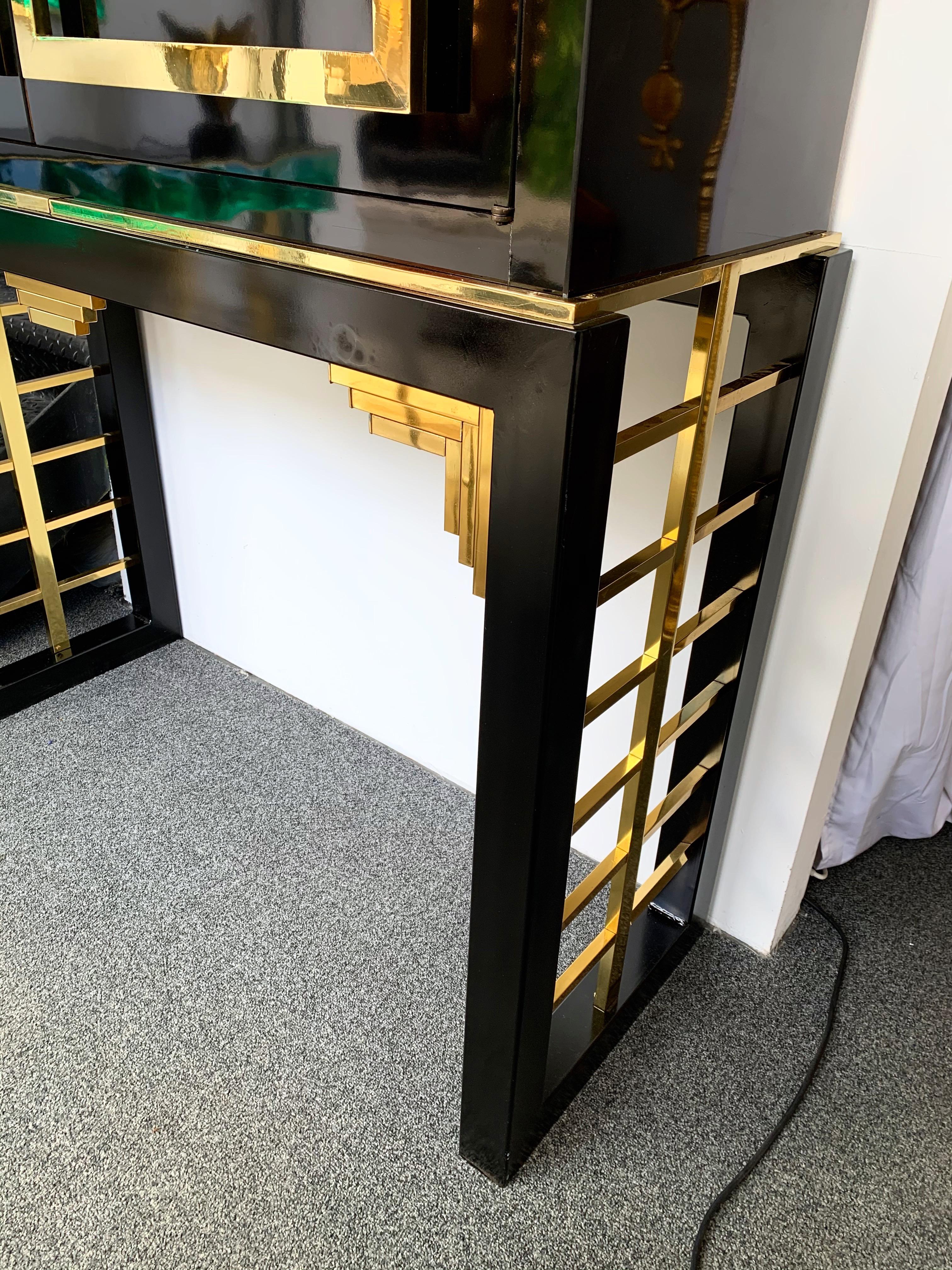 Cabinet Bar Lacquered with Brass and Mirror, Italy, 1970s 1