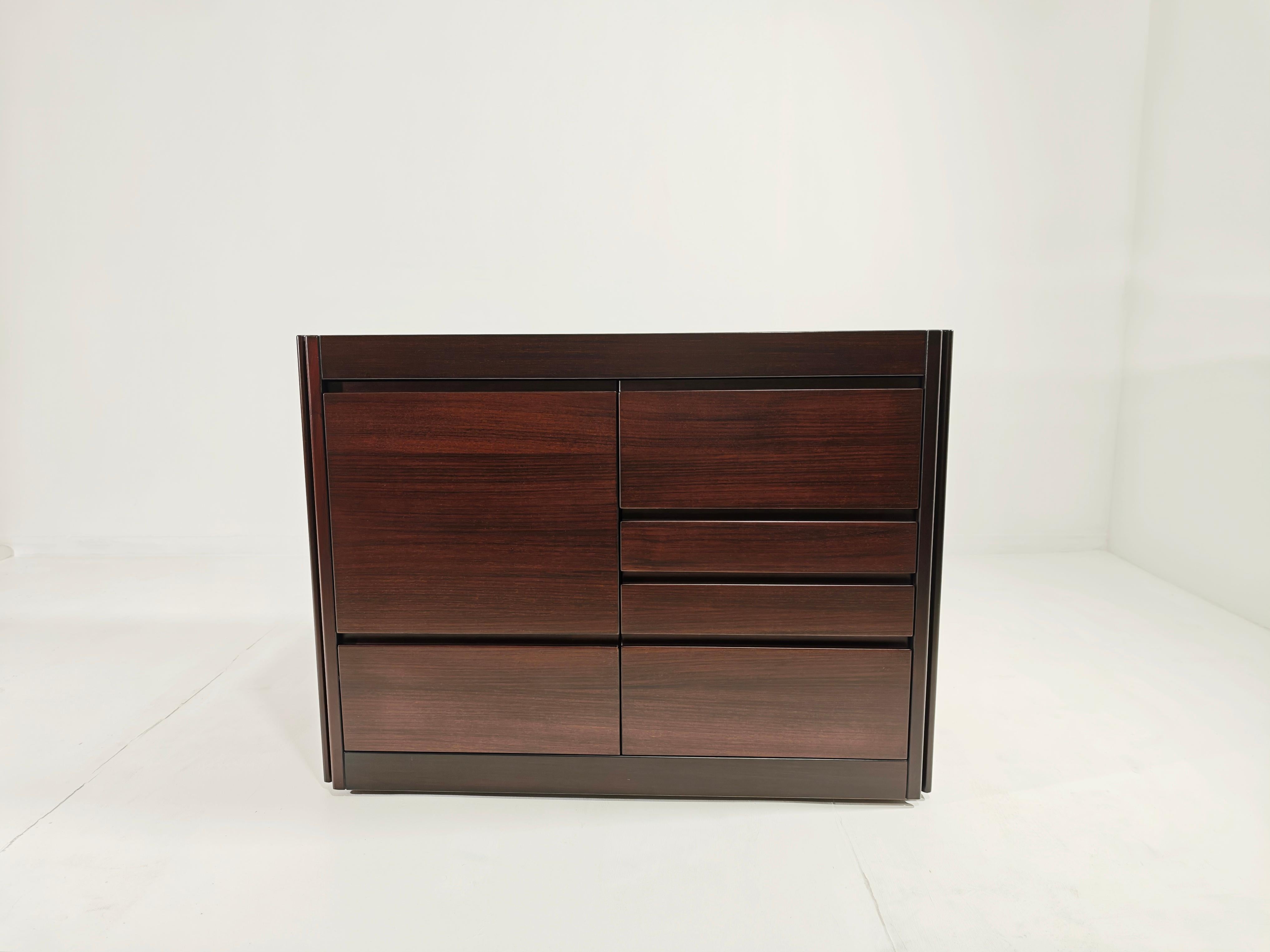 Mobile bar/container with wheels from the 4D series by Angelo Mangiarotti for Molteni. Wooden structure. Rectangular top in Carrara marble, recessed and removable. Very functional with six sliding drawers of different sizes. Truly cared for in every