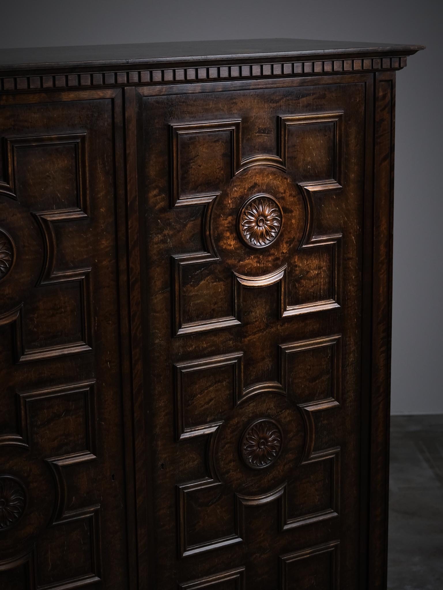 20ième siècle Cabinet 