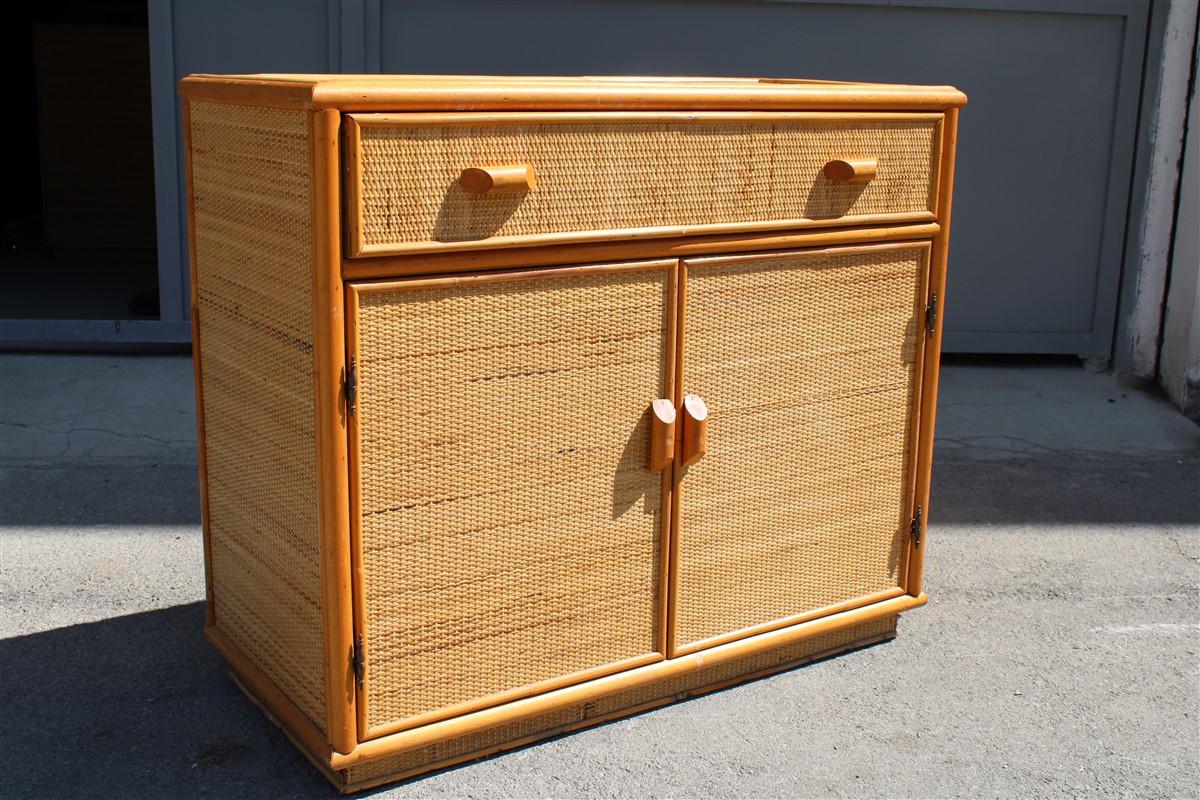 Mid-Century moderno Armadietto  Buffet interamente realizzato a mano negli anni '50 in Italia Cassetti in bambù in vendita