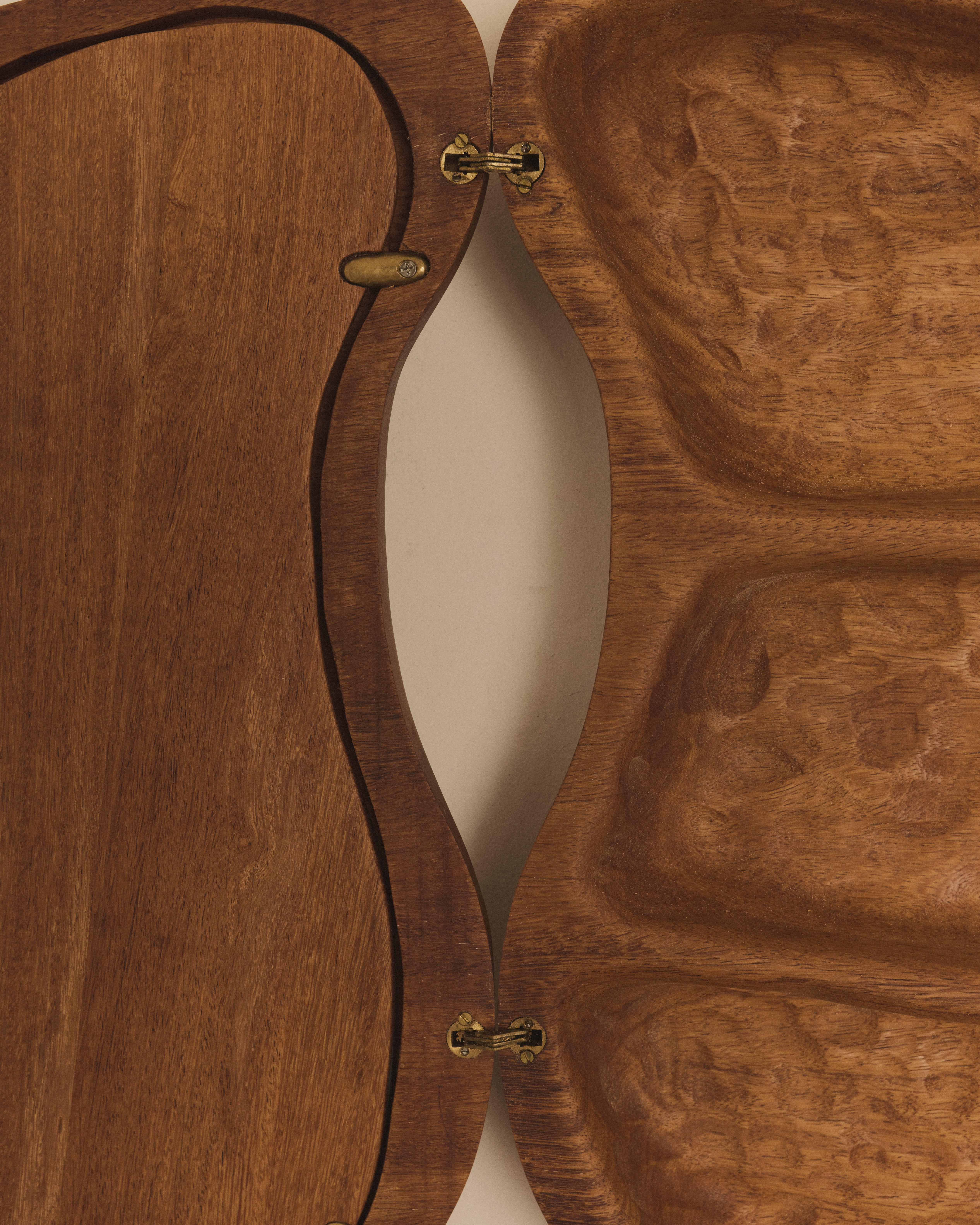 The objects on view in this collection extend through different forms of consciousness, intertwining layers of meaning and perception. Different modes of experiencing an object bleed into one another in de Freitas’s work, creating a dynamic