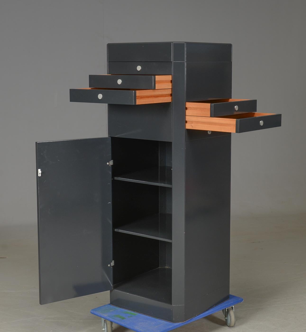 Armadio Bernhard Pedersen & Son del 1980 in legno laccato con funzione 