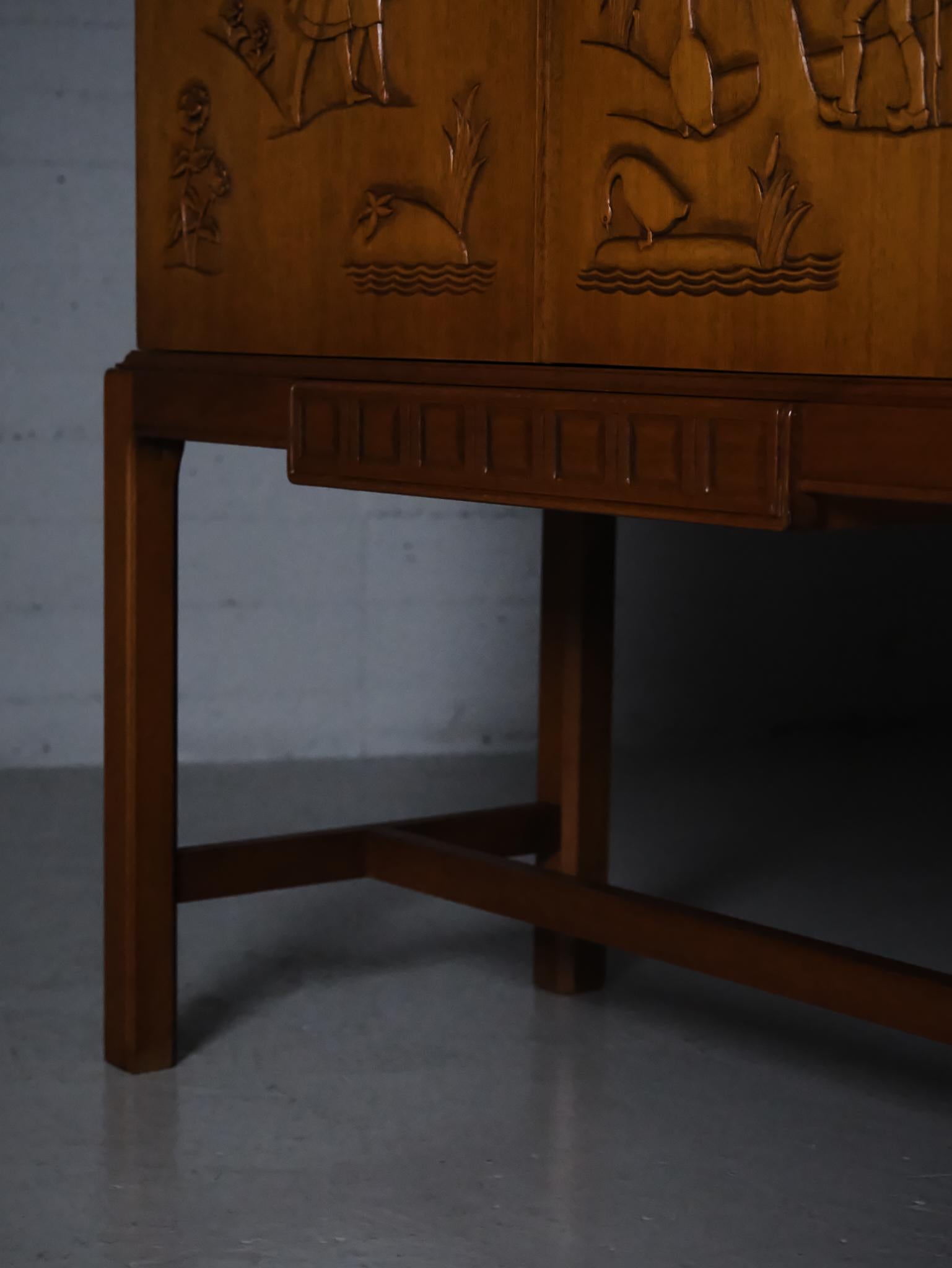 Armoire d'Eugen Höglund pour Bildh. verkstad Vetlanda, Suède, années 1940 en vente 3