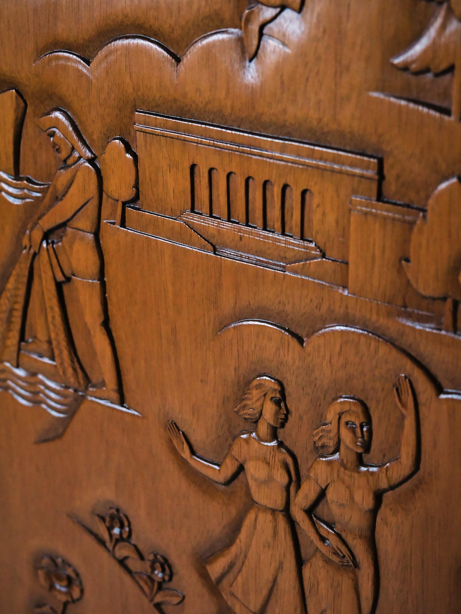 Noyer Armoire d'Eugen Höglund pour Bildh. verkstad Vetlanda, Suède, années 1940 en vente