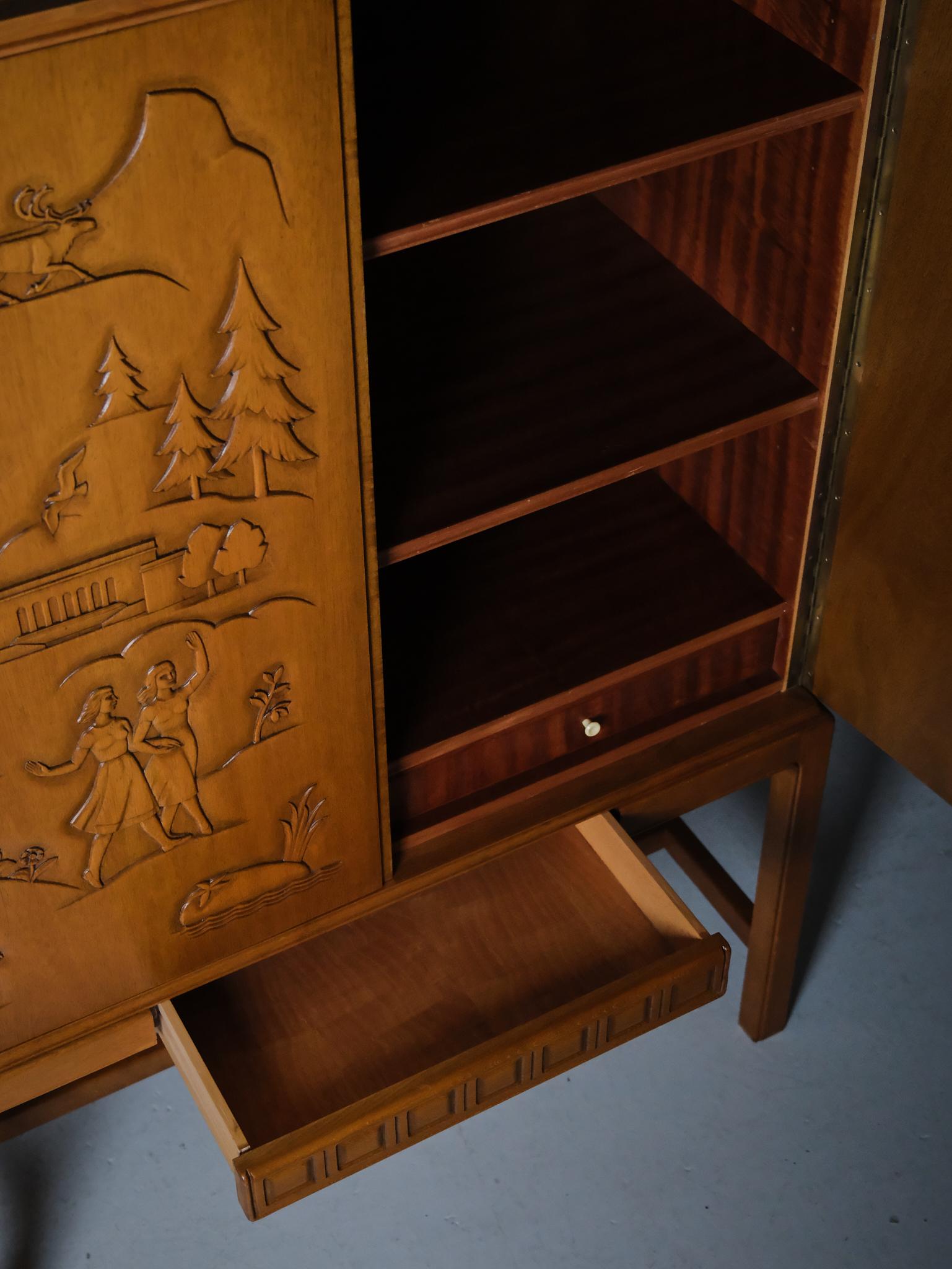 Armoire d'Eugen Höglund pour Bildh. verkstad Vetlanda, Suède, années 1940 en vente 1