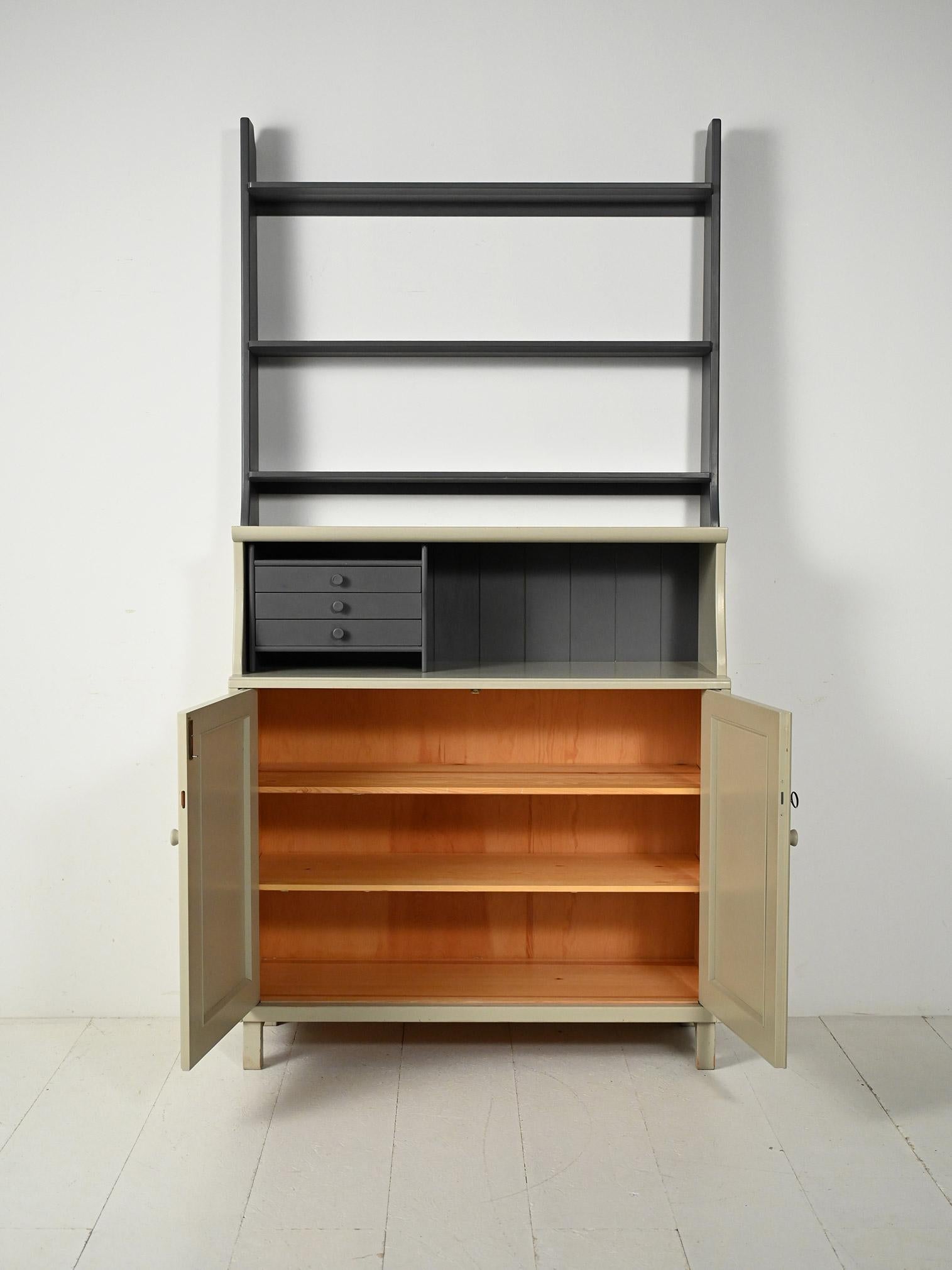 Scandinavo moderno Mobile con ripiani a vista 