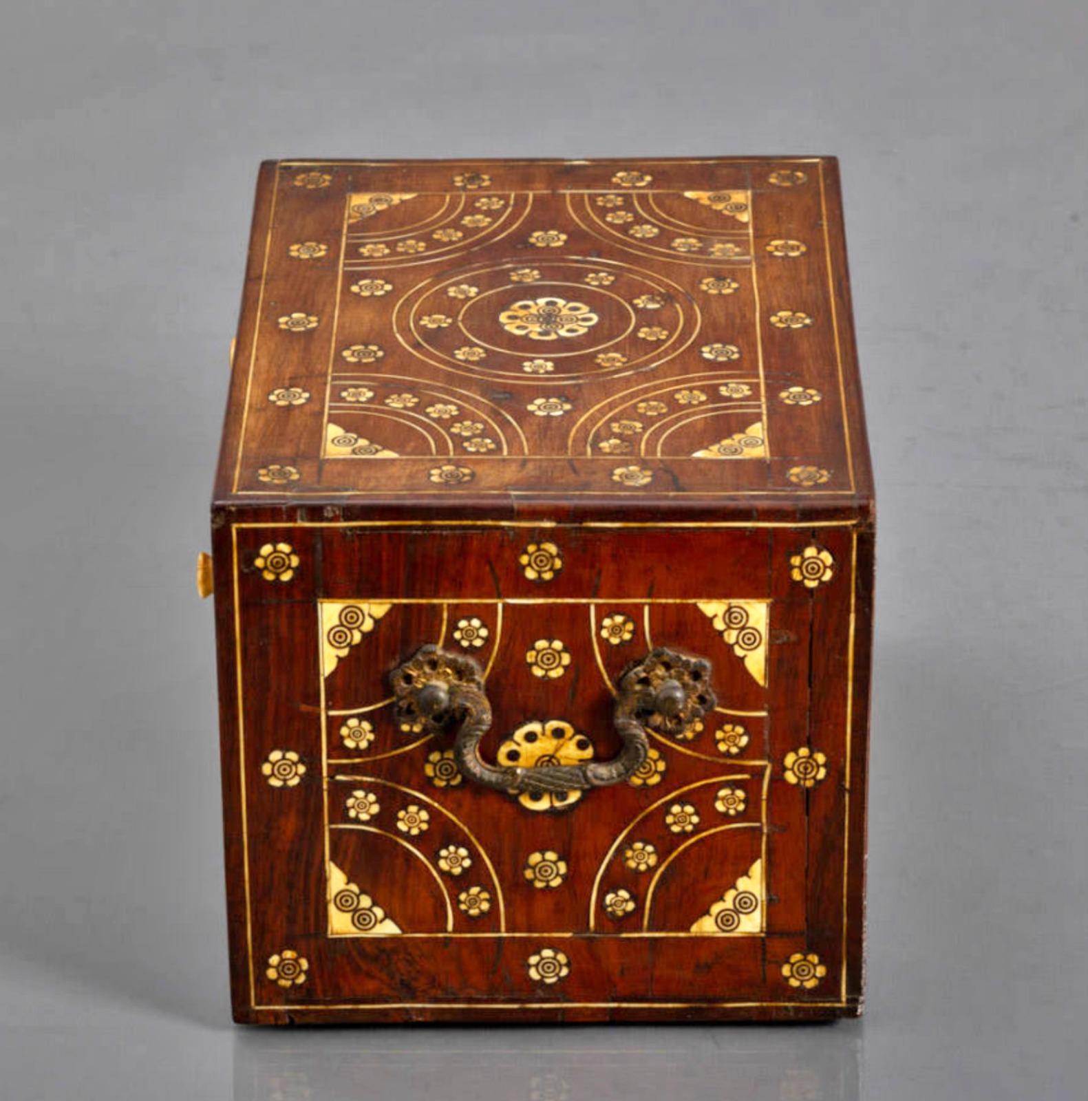 Cabinet/ Counter Indo-Portuguese, 17th Century In Good Condition In Madrid, ES