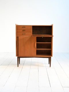 Cabinet danese anni ’50 con maniglie in ottone