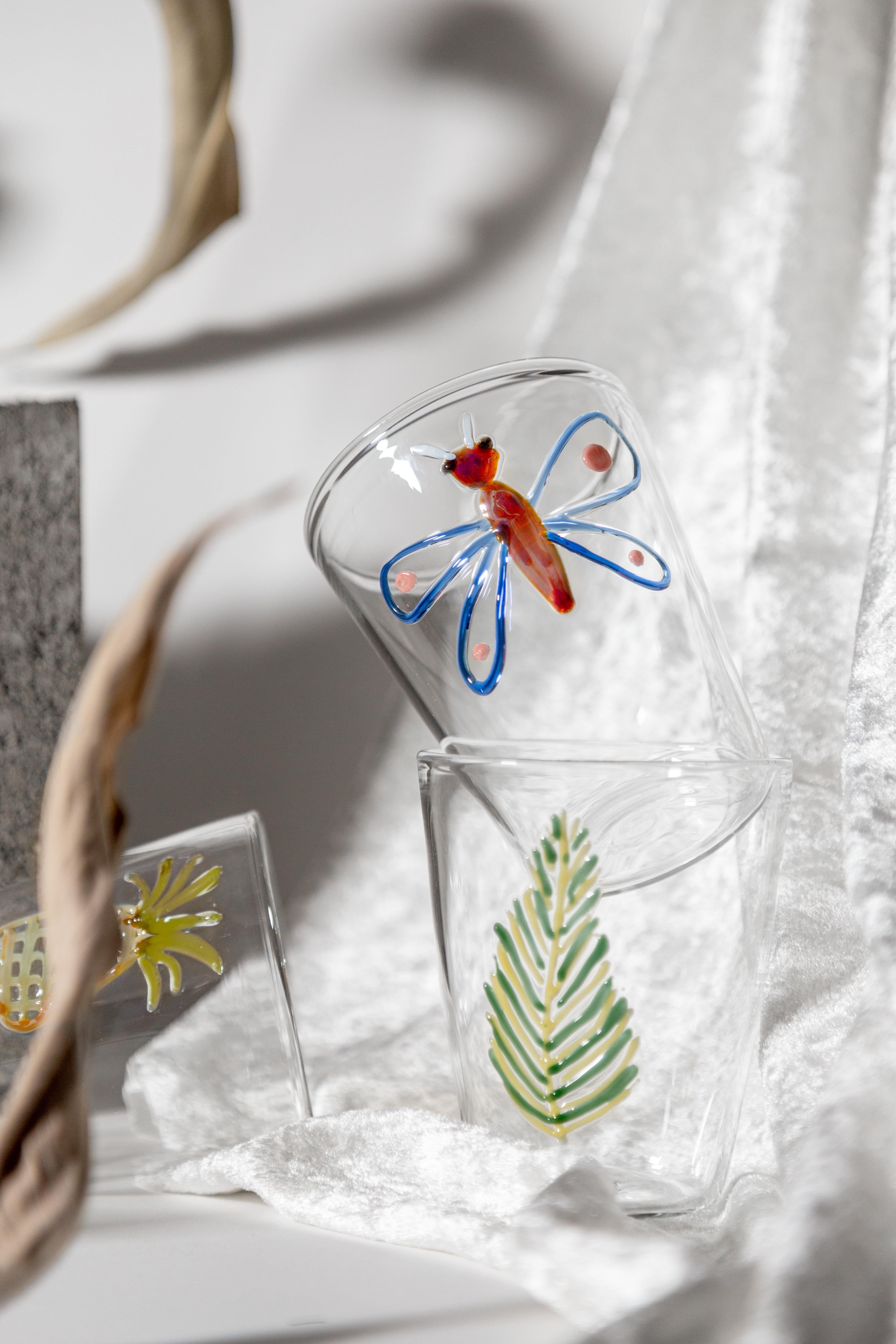 Schrank de Curiosits, zeitgenössisches mundgeblasenes Wasserglas mit dekorativen Details im Angebot 4