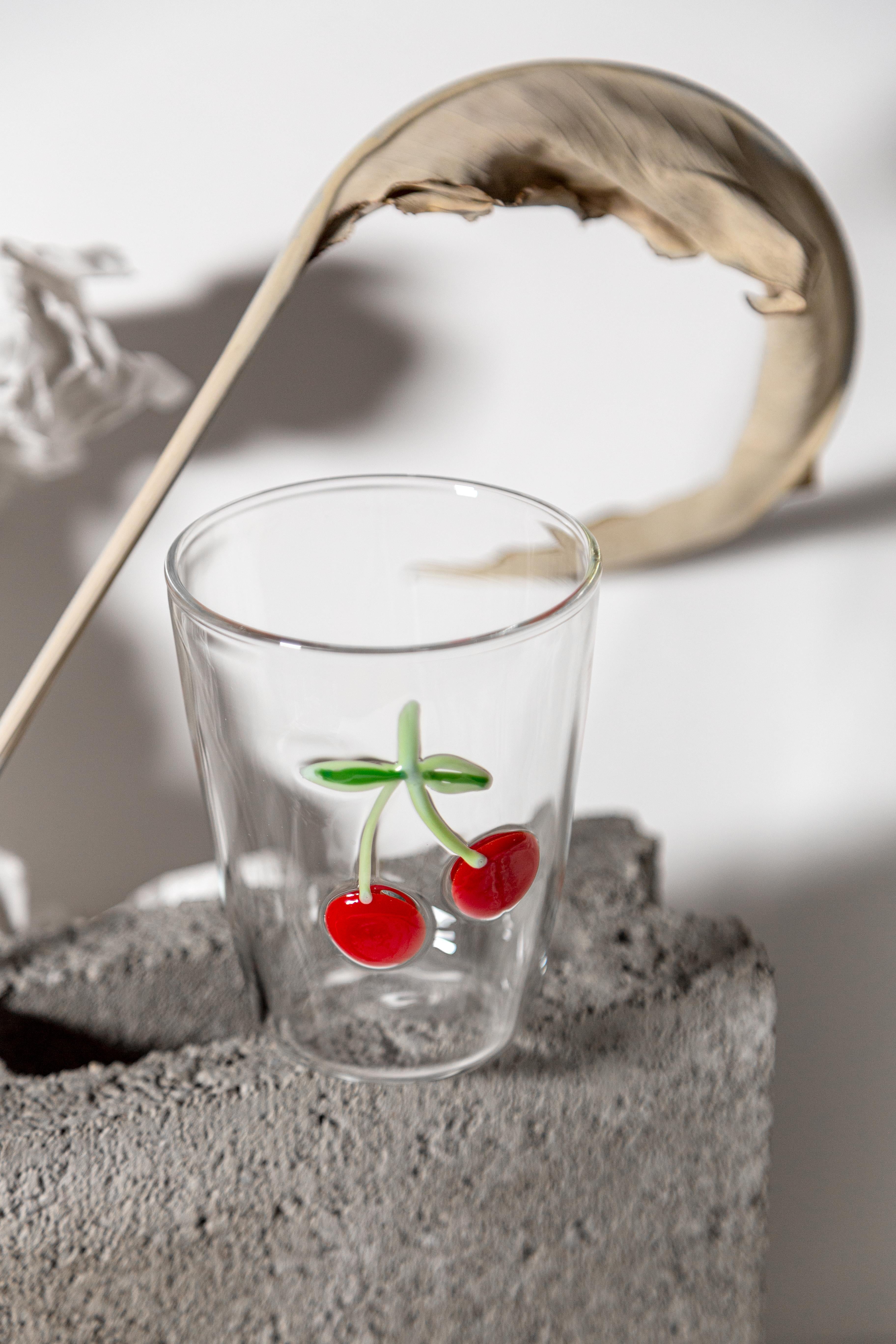 Schrank de Curiosits, zeitgenössisches mundgeblasenes Wasserglas mit dekorativen Details im Angebot 5