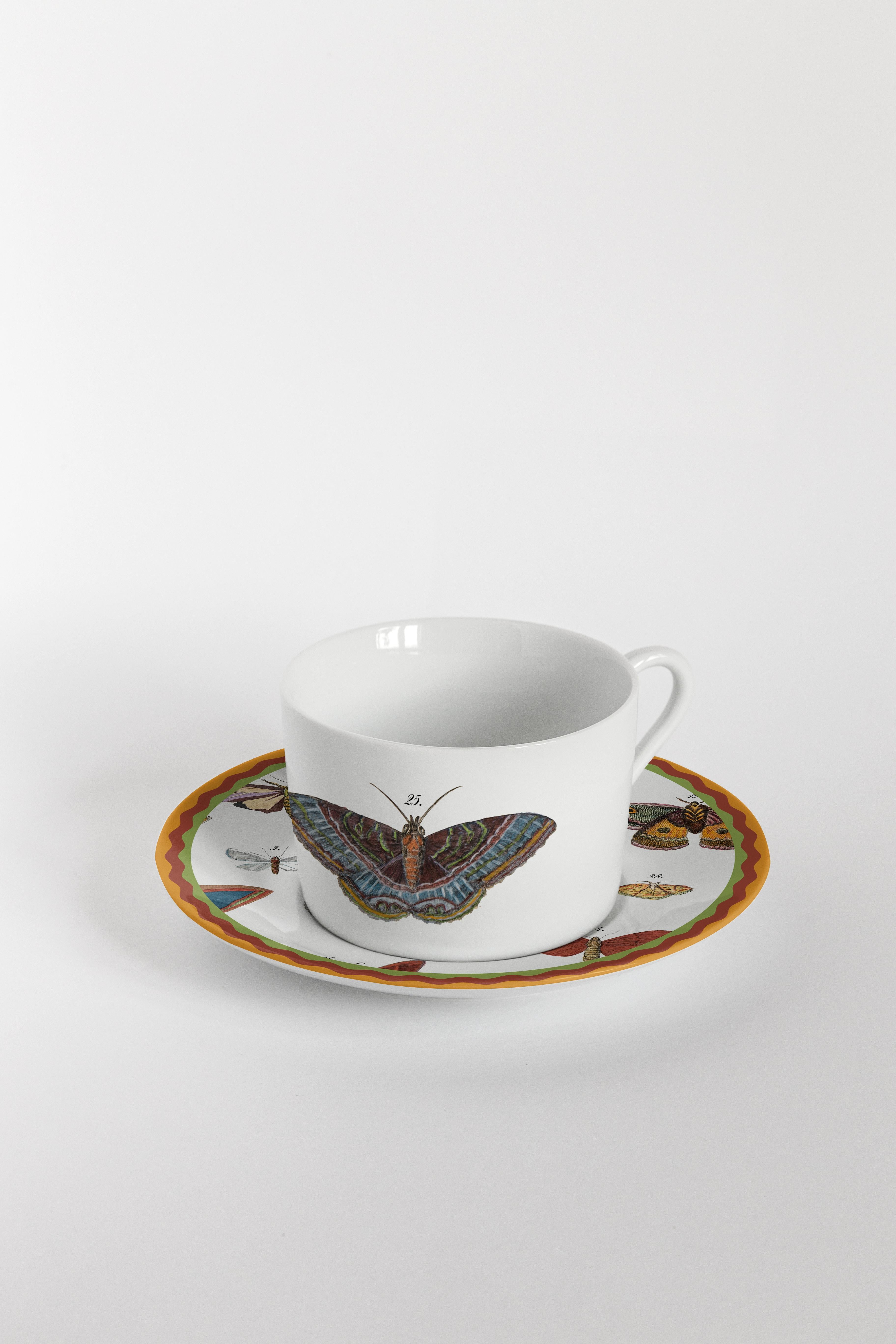 italien Six tasses à thé et assiettes décorées contemporaines de curiosités de meuble de rangement en vente