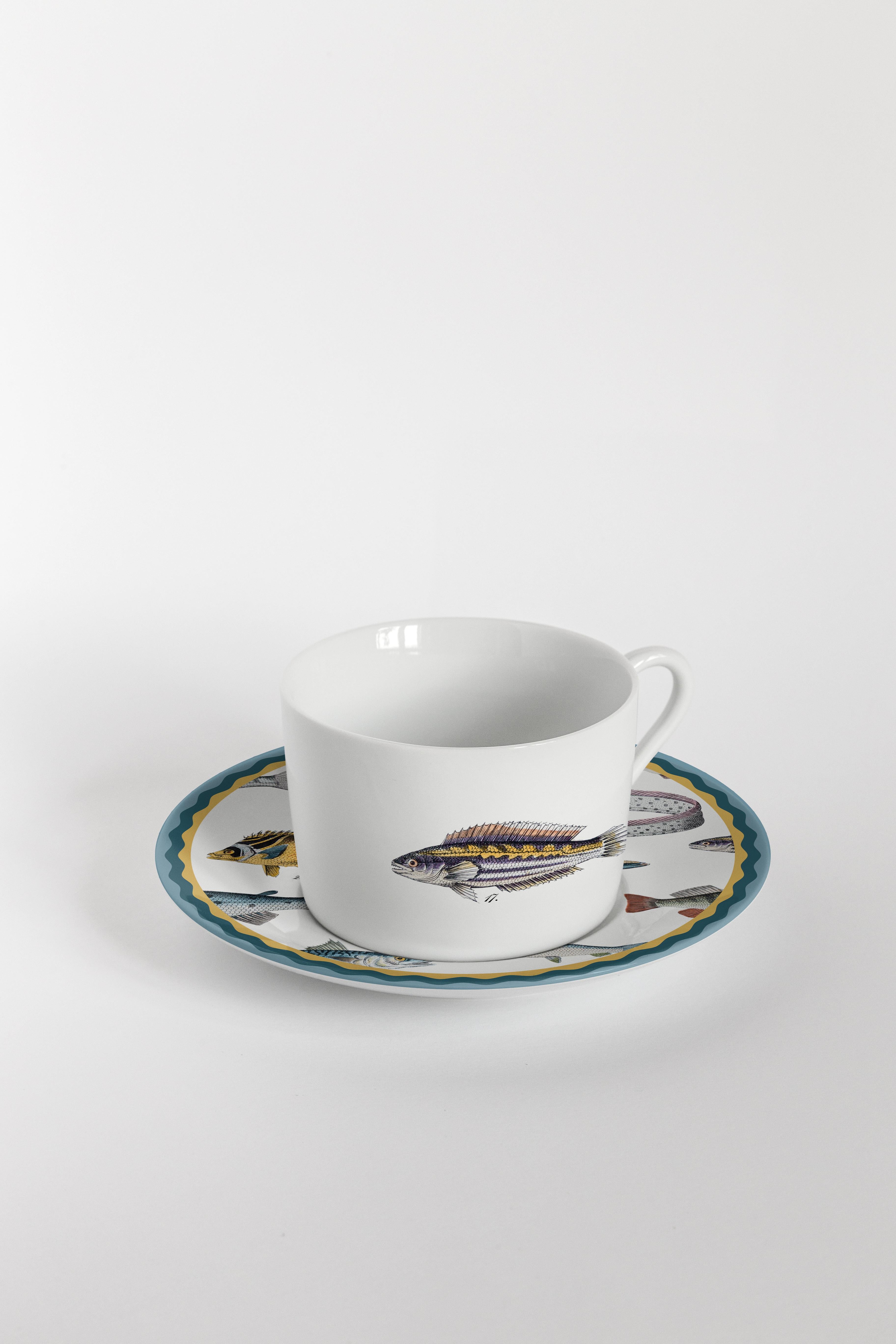 Six tasses à thé et assiettes décorées contemporaines de curiosités de meuble de rangement en vente 1