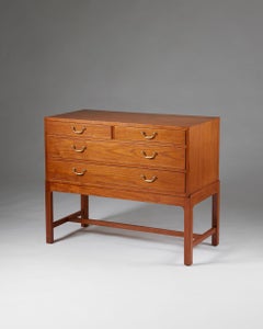 Armario diseñado por Egon Bro Petersen, Dinamarca, 1941, teca, latón