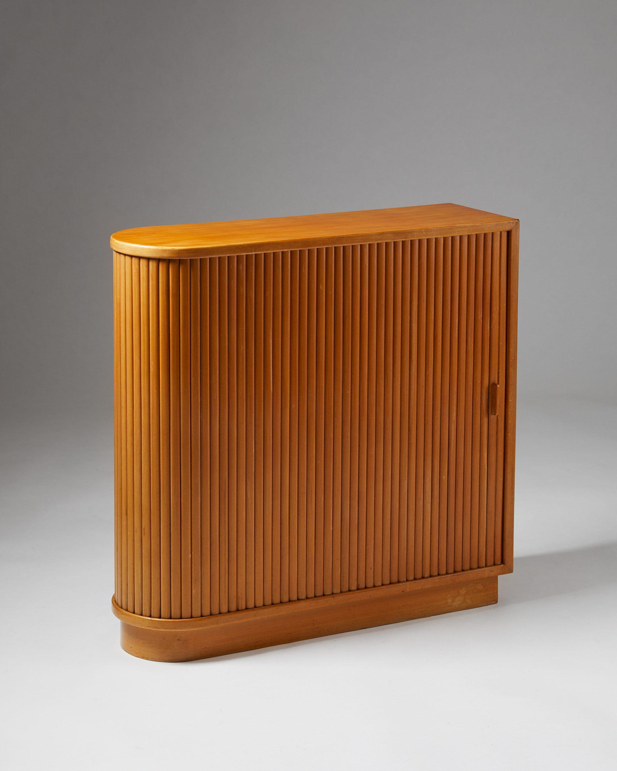 1930's.

Beech.

Designed and made specifically for Tove & Edvard Kindt-Larsen's summer house “Kufferthuset” (The Suitcase House) in Hornbæk, which was built in 1933.

Provenance: Tove & Edvard Kindt-Larsen, hence descended to present owner.