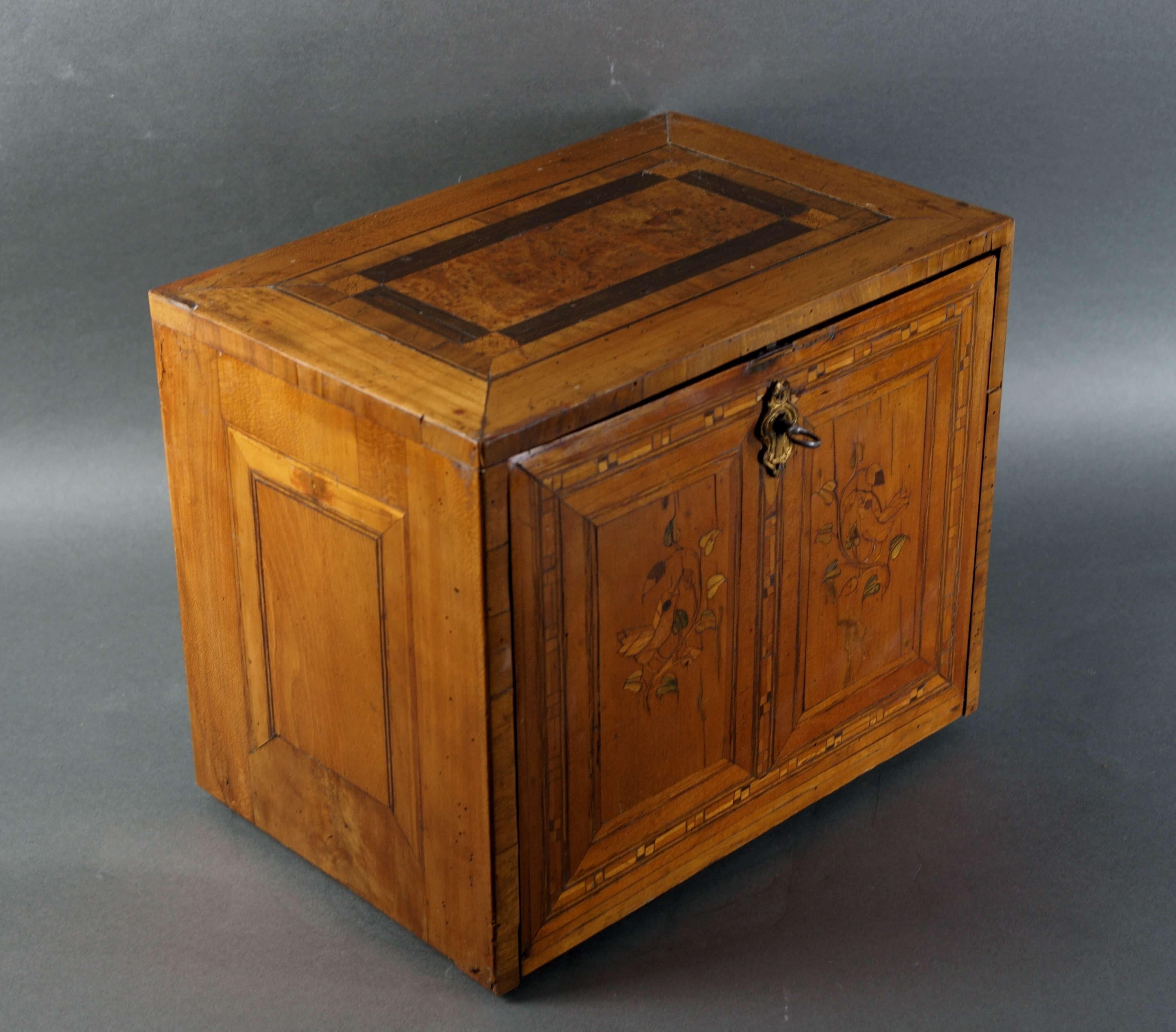 Augsburgo Gabinete Siglo XVII Alta Edad Incrustación Wunderkammer Hierro Grabado German en venta