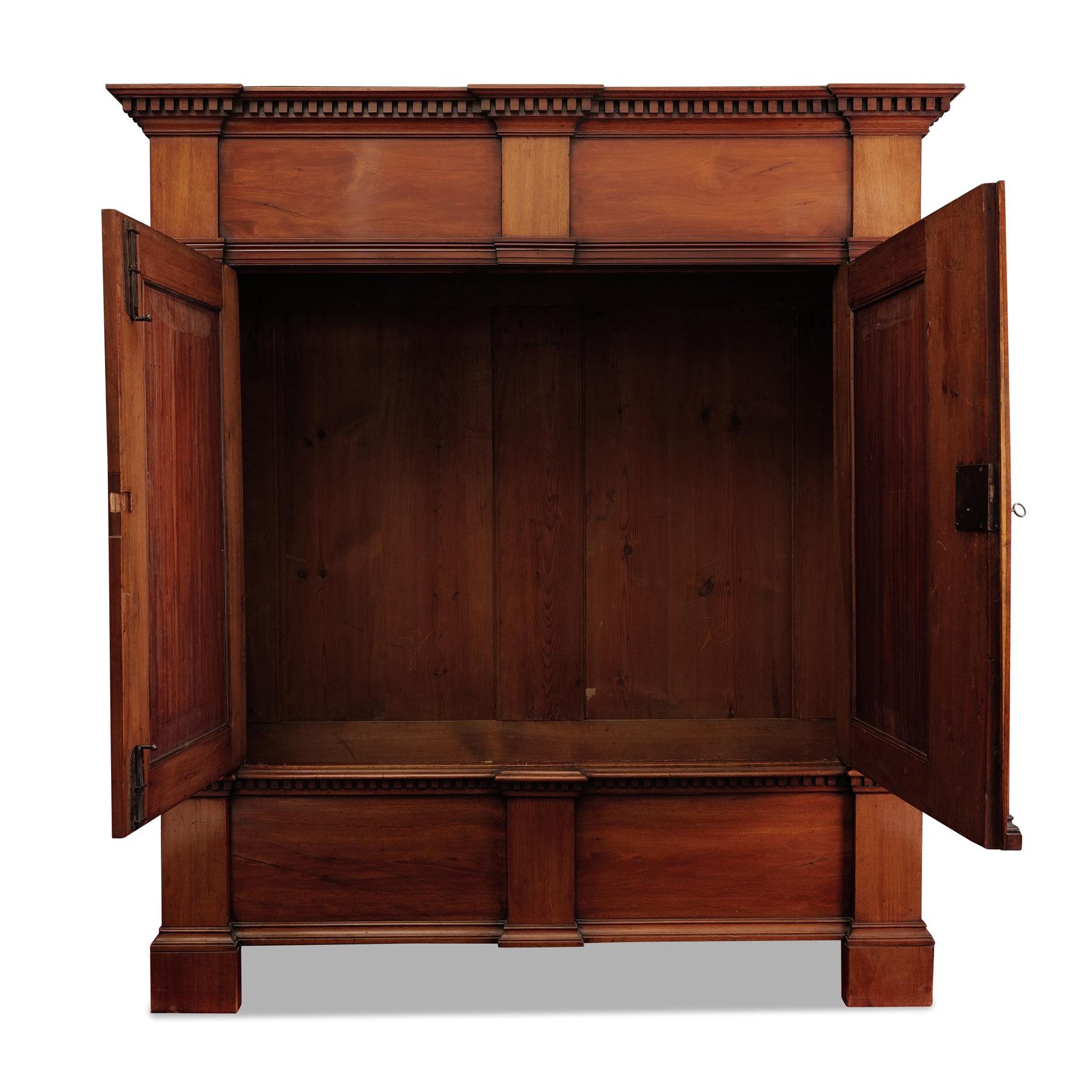 Cabinet, Empire around 1800, solid mahogany, 2-door In Good Condition For Sale In Münster, DE