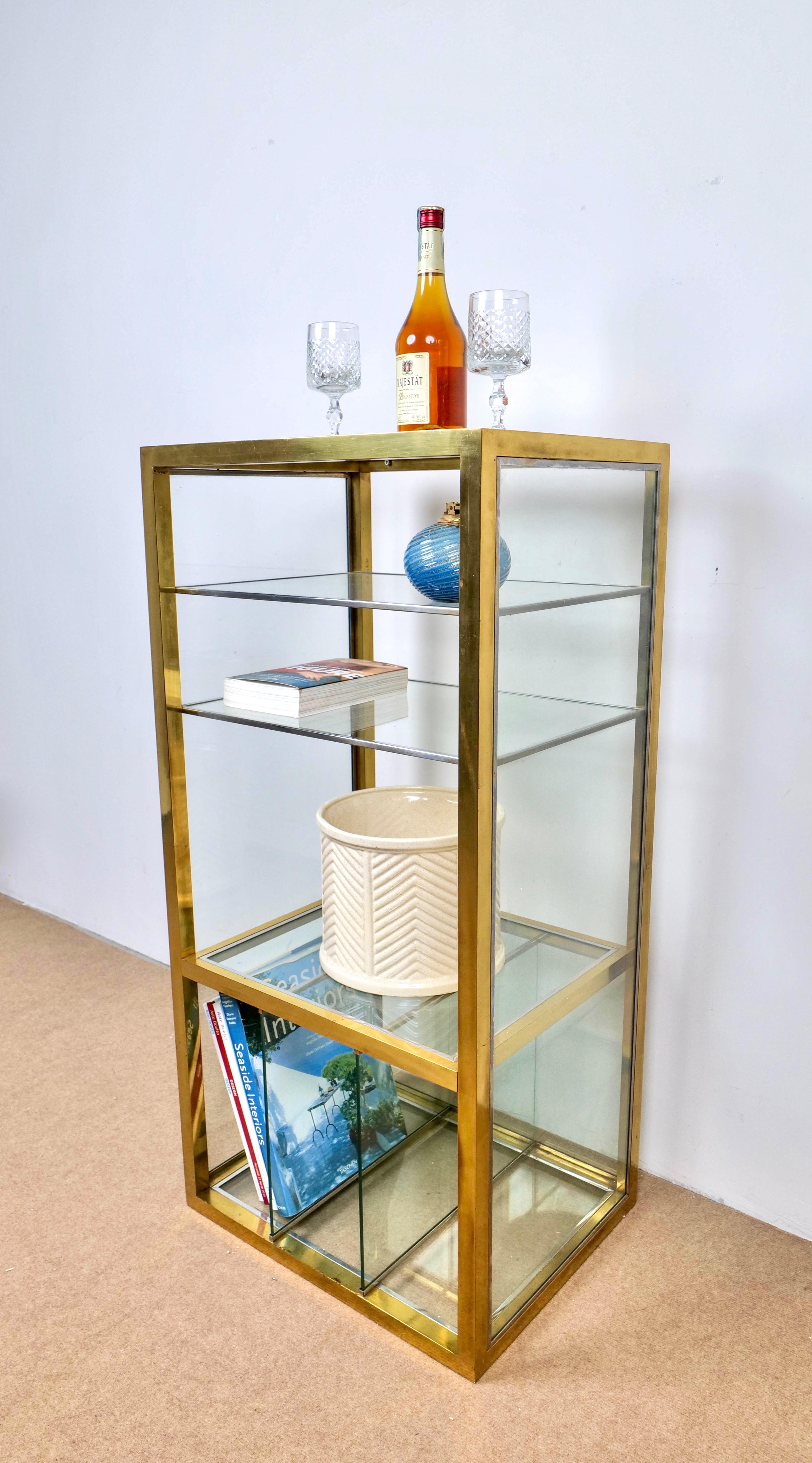 Schrank Etageres aus Messing, Chrom und Glas im Renato Levi-Stil, Italien, 1970er Jahre im Angebot 2