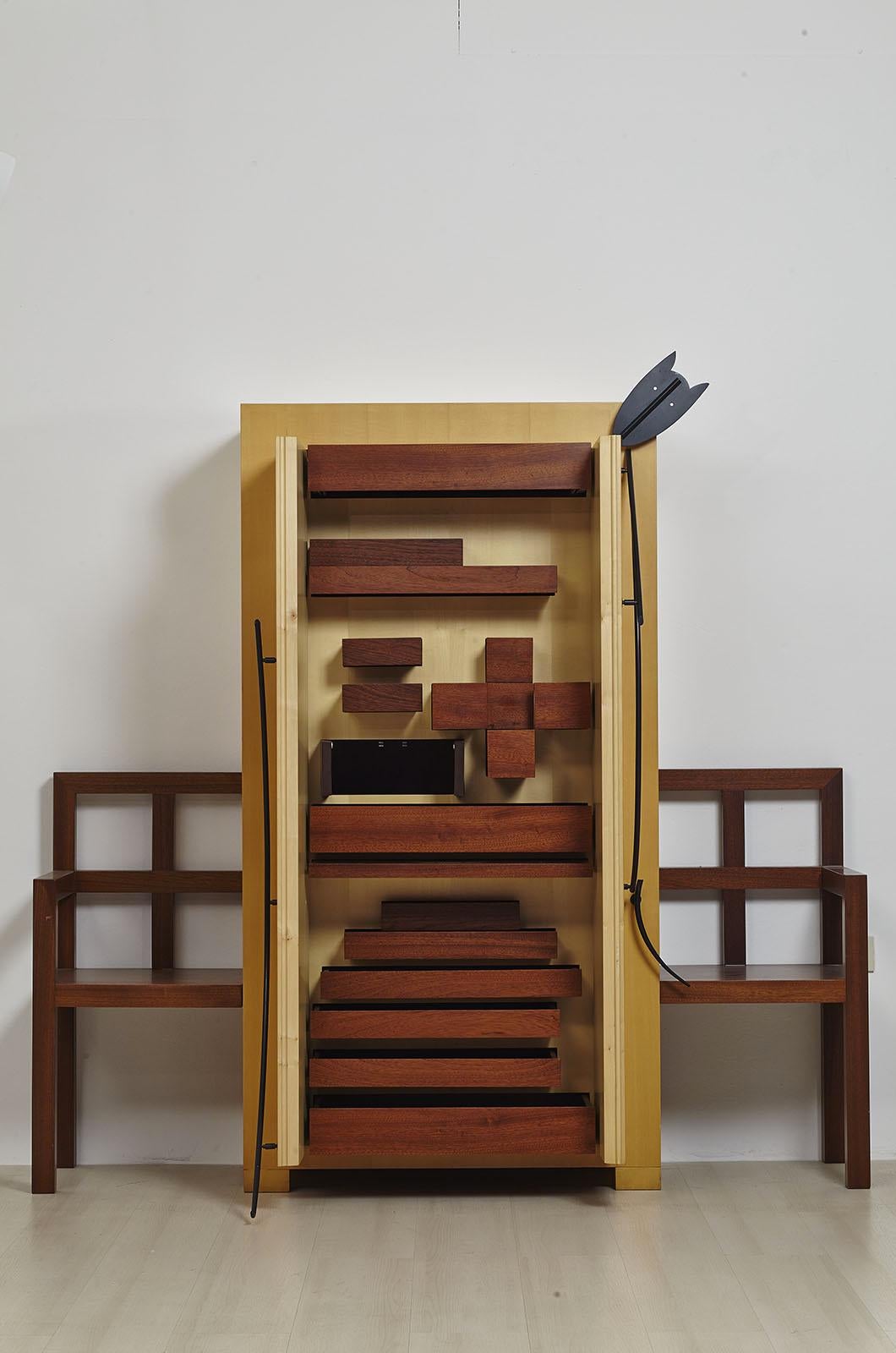 Postmoderno Cabinet Ficcanaso di Mimmo Paladino per Meta Memphis Milano in vendita