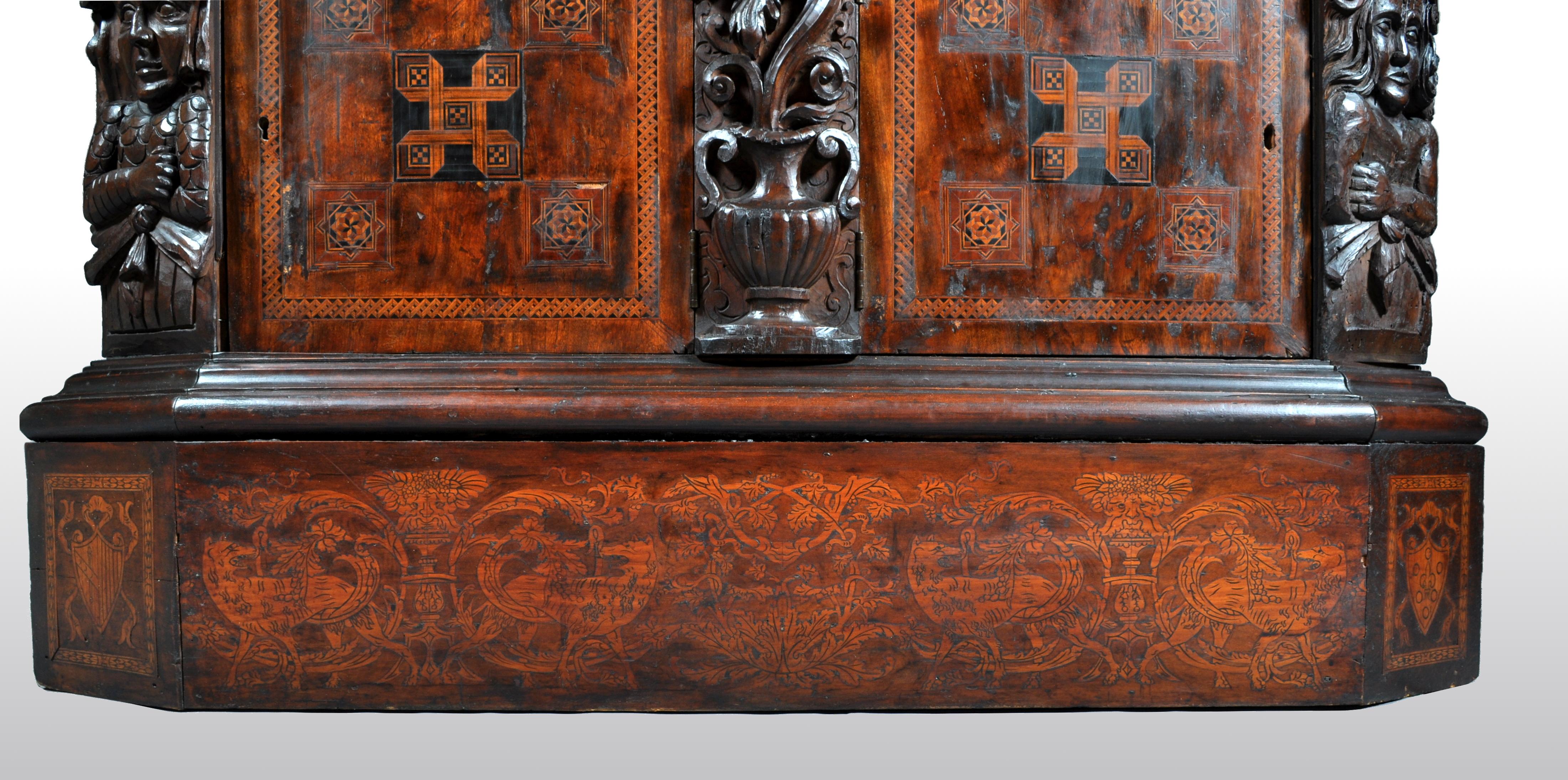 Antique Flemish / Dutch Walnut Marquetry Royal Manuscript Cabinet, circa 1680 For Sale 9