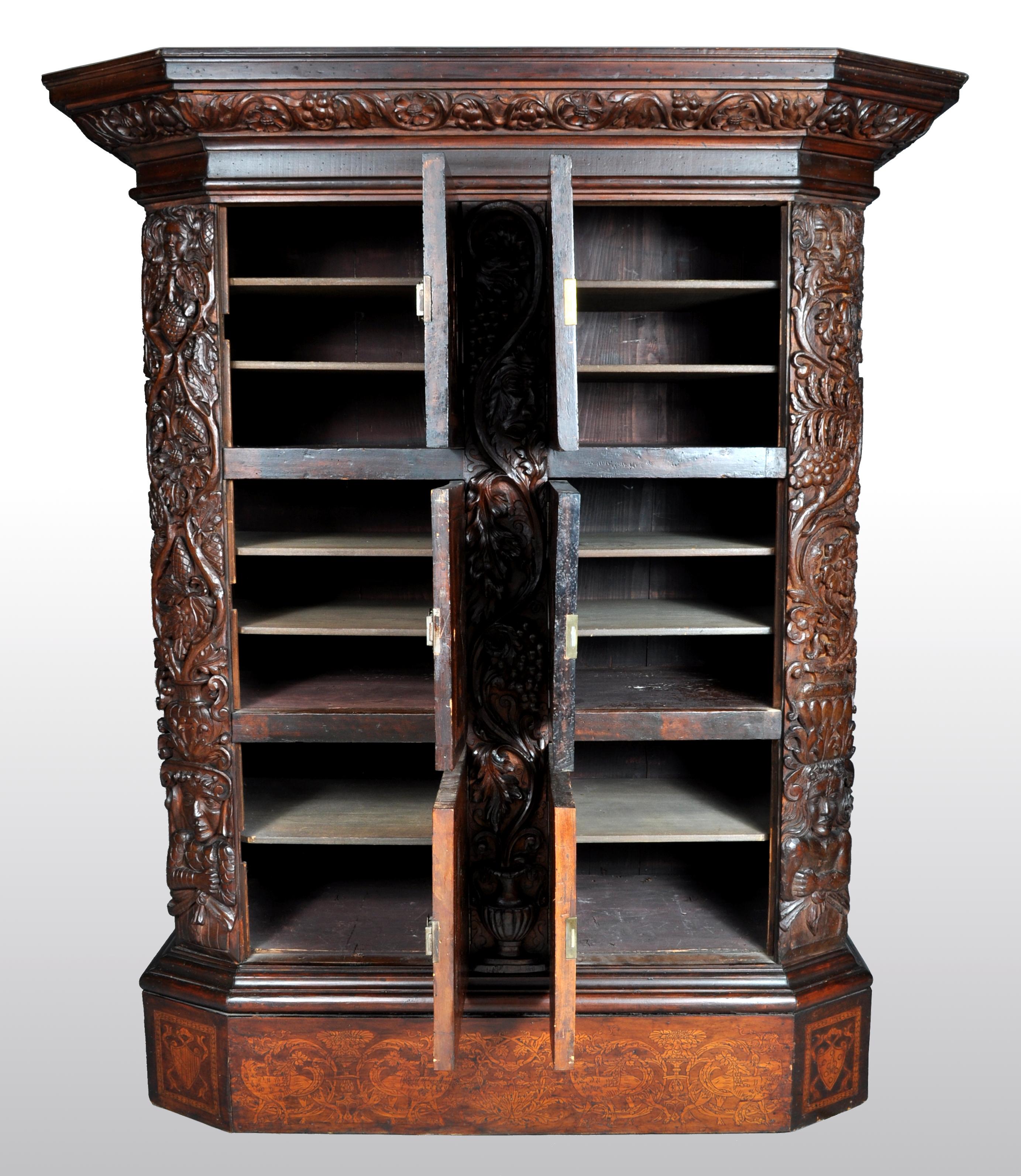 Antique Cabinet de Manuscrit Royal Flamand / Hollandais en marqueterie de noyer:: vers 1680 Bon état - En vente à Portland, OR