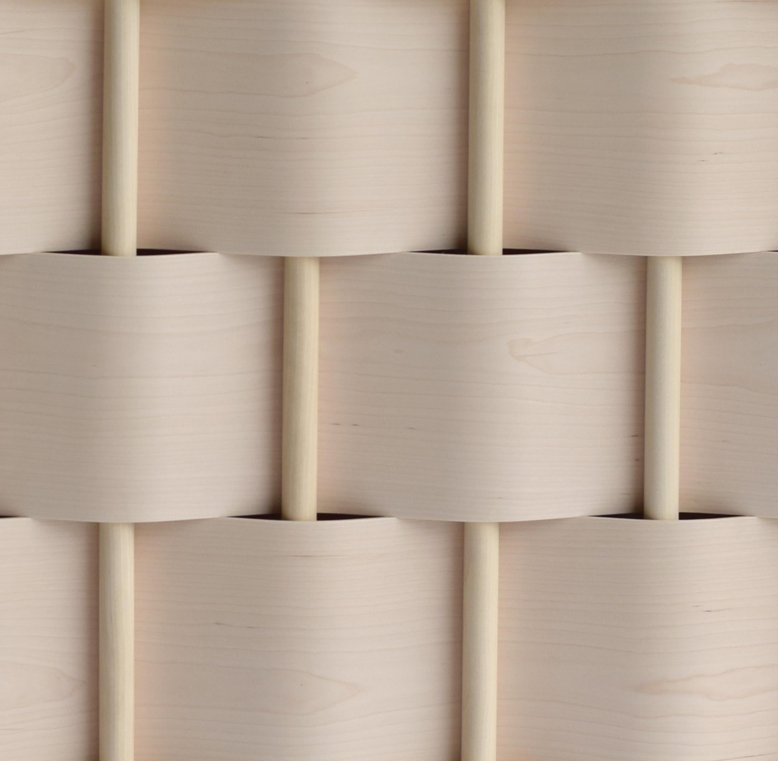 Cadre tissé grand 
Armoire en bois massif et placage stratifié. À la fois moderne et classique, audacieuse et modeste, cette armoire est un excellent exemple de design scandinave contemporain. Conçu par Lukas Dahlén.

Le modèle Weave, à la fois