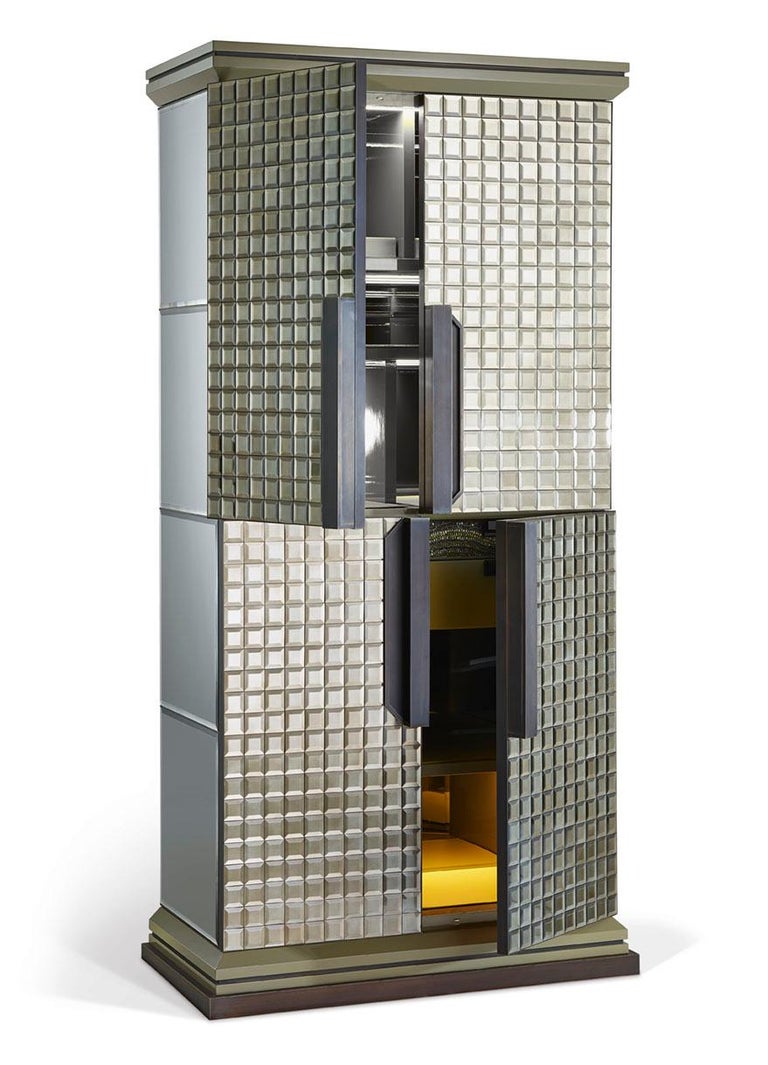Mosaic Cabinet Glossy Lacquered Doors Decoreted Diamonds Cut Chips Led Ligh Sensor Ins For Sale
