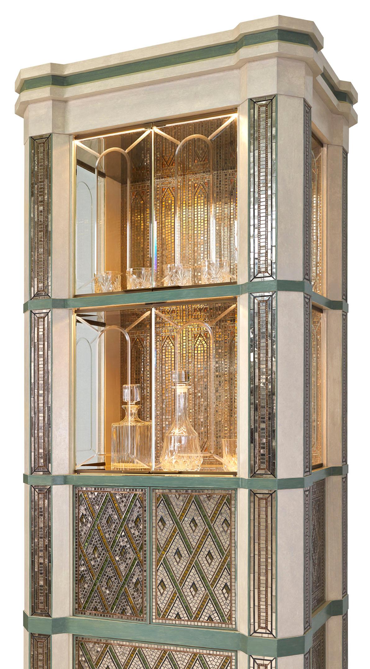 Armoire décorée à la main avec nœuds de mosaïque Tyni en laiton bronzé éclairant Neuf - En vente à London, GB