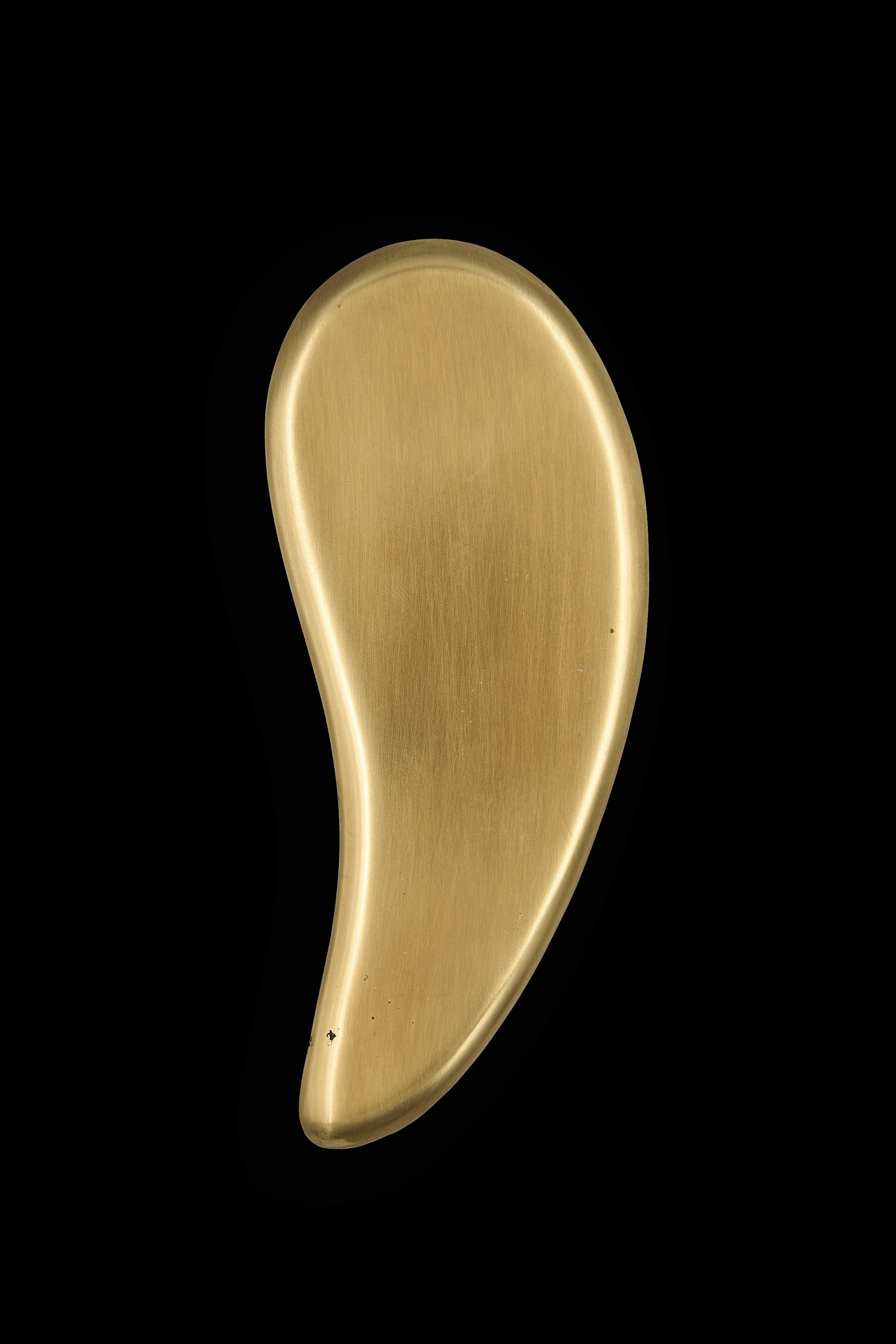 Organico moderno Maniglia per mobile PT/LE/02/16cm: un design minimalista e organico in ottone in vendita
