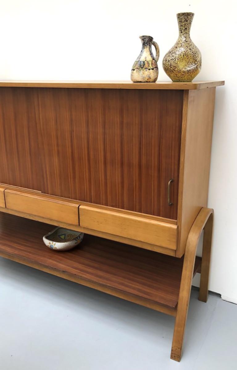 Cabinet in Ash and Mahogany by Joseph André Motte, Group 4, Charon, 1954 In Good Condition For Sale In PARIS, FR