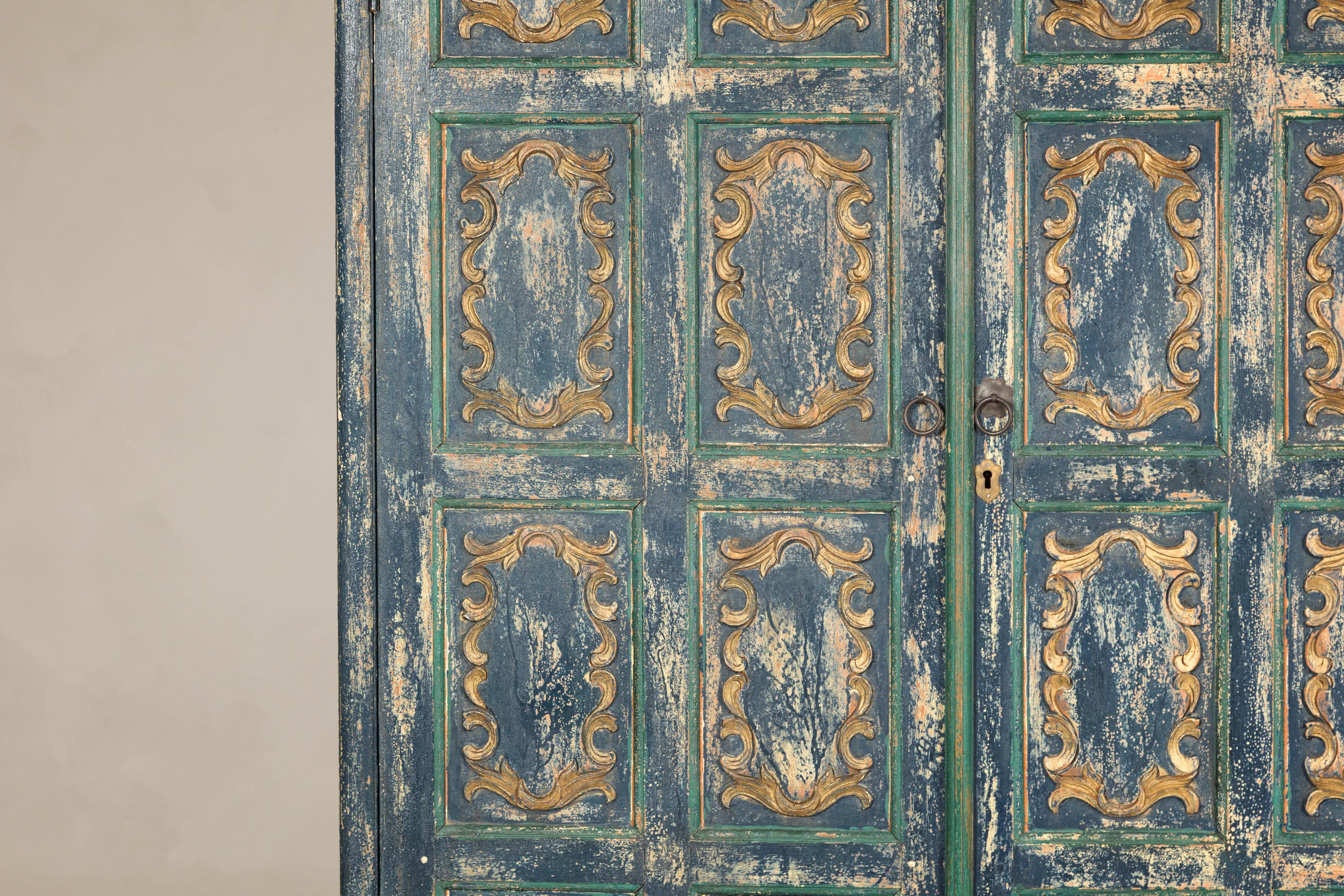 Cabinet in Blue Patina with Carved Doors and Cabriole Legs For Sale 3