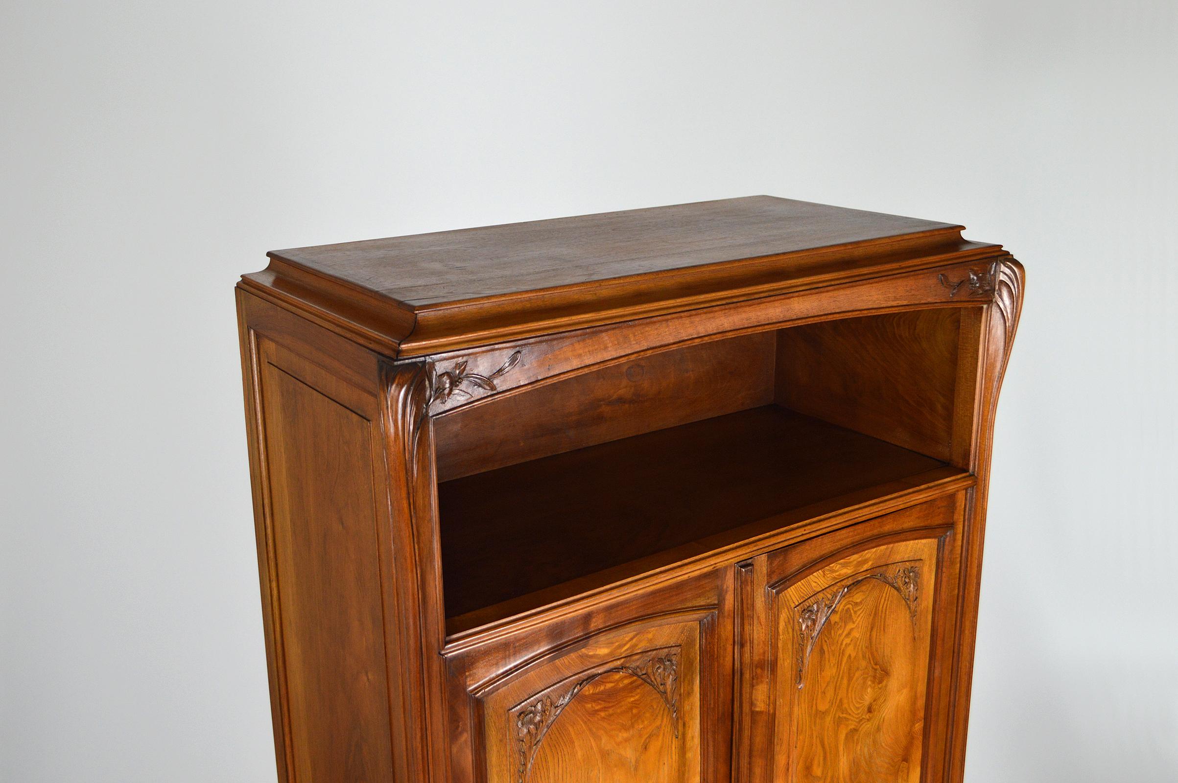 Cabinet in Carved Wood on a Floral Theme, Art Nouveau, France, circa 1905 6