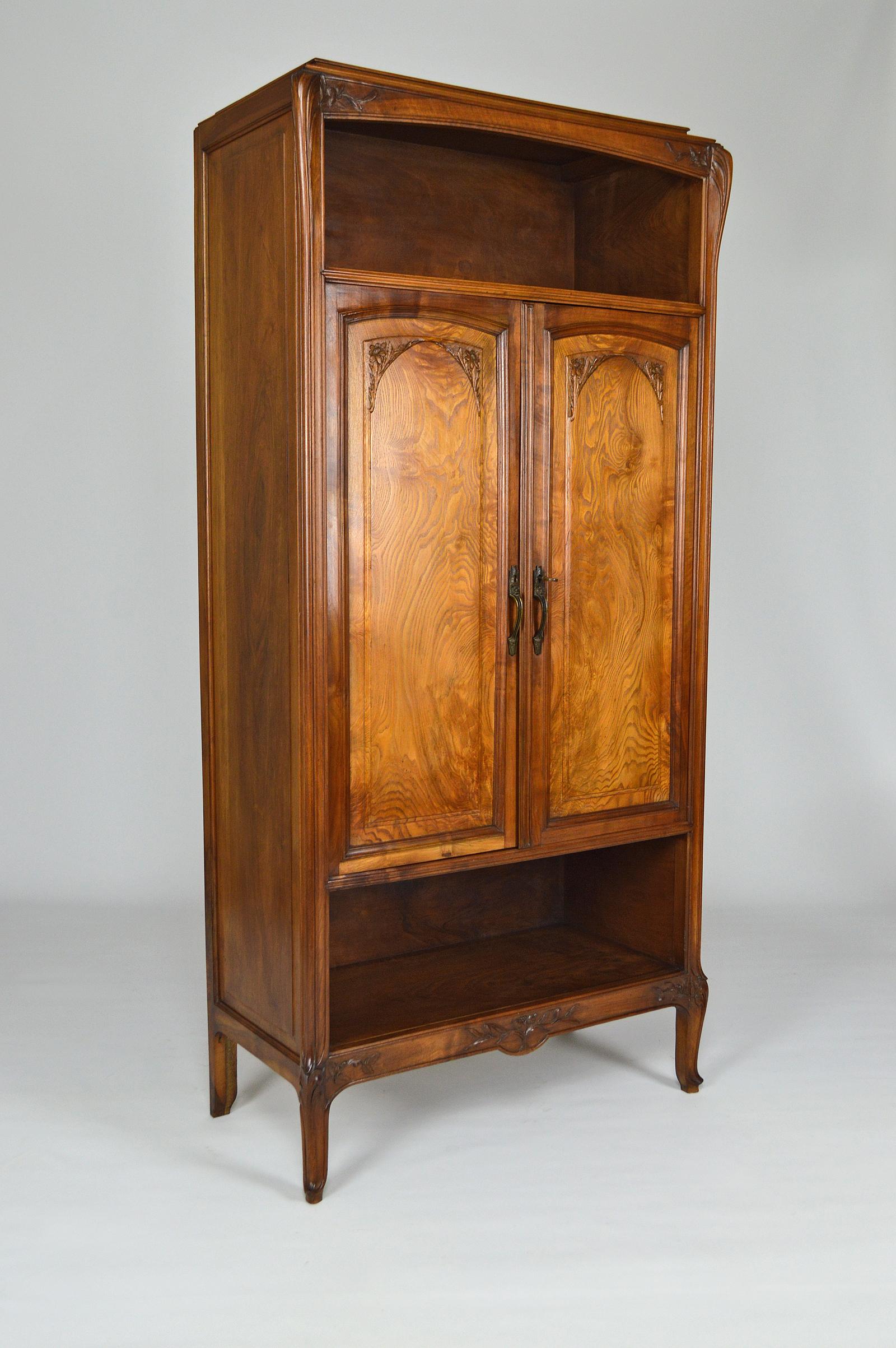 French Cabinet in Carved Wood on a Floral Theme, Art Nouveau, France, circa 1905
