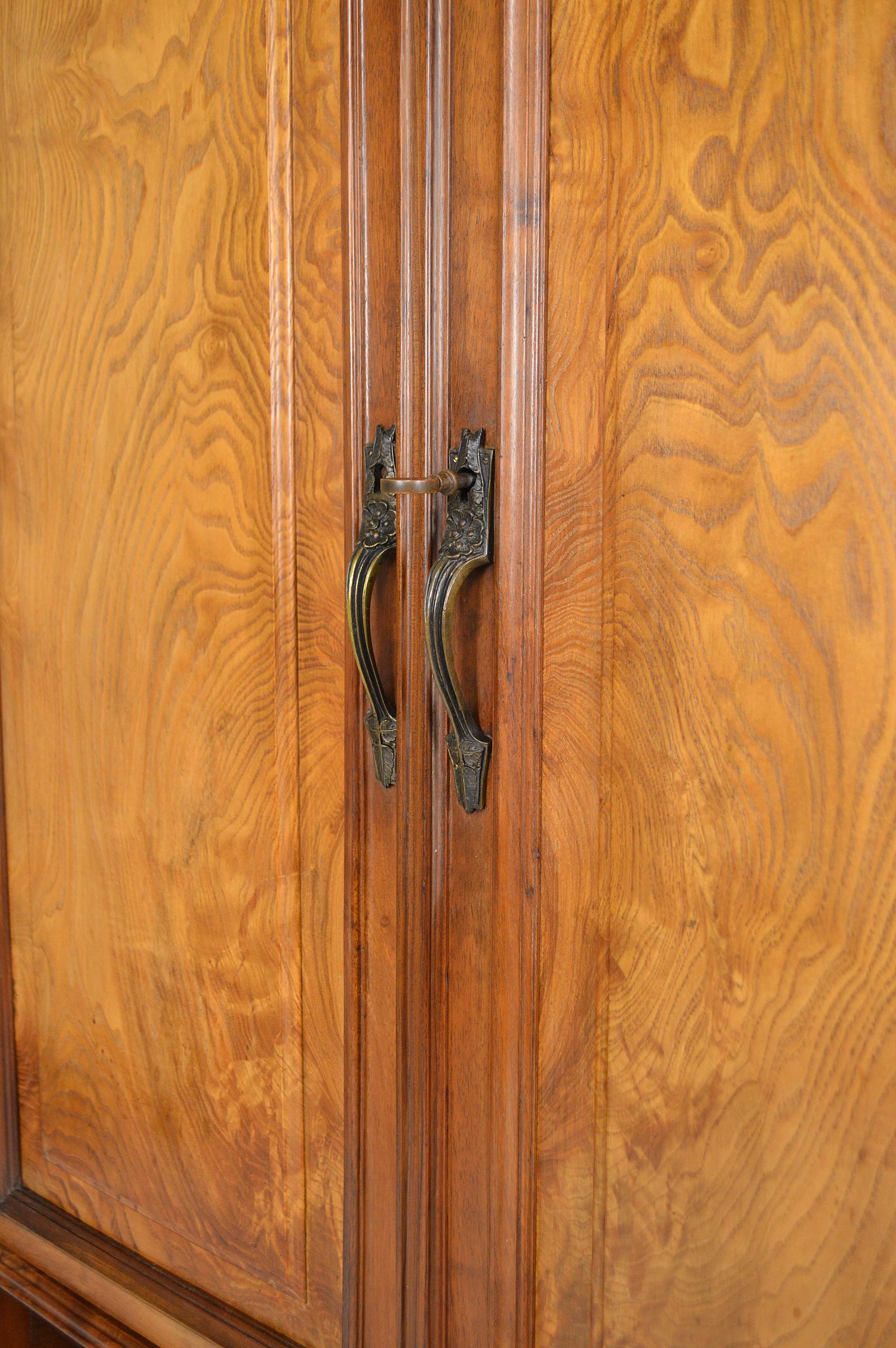 Cabinet in Carved Wood on a Floral Theme, Art Nouveau, France, circa 1905 4