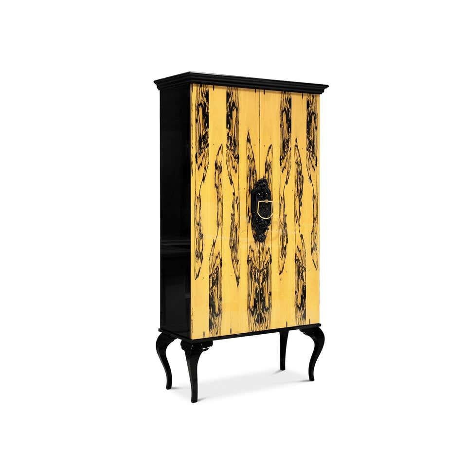 Cabinet in ebony royal
Measures: Height 82.68 in. (210 cm)
Width 43.31 in. (110 cm)
Depth 19.3 in. (49 cm)
246 kg
Handcrafted mahogany, veneer ebony, lacquered, glass
Estimated production time: 11-12 weeks
Revisited Classic cabinet composed of two