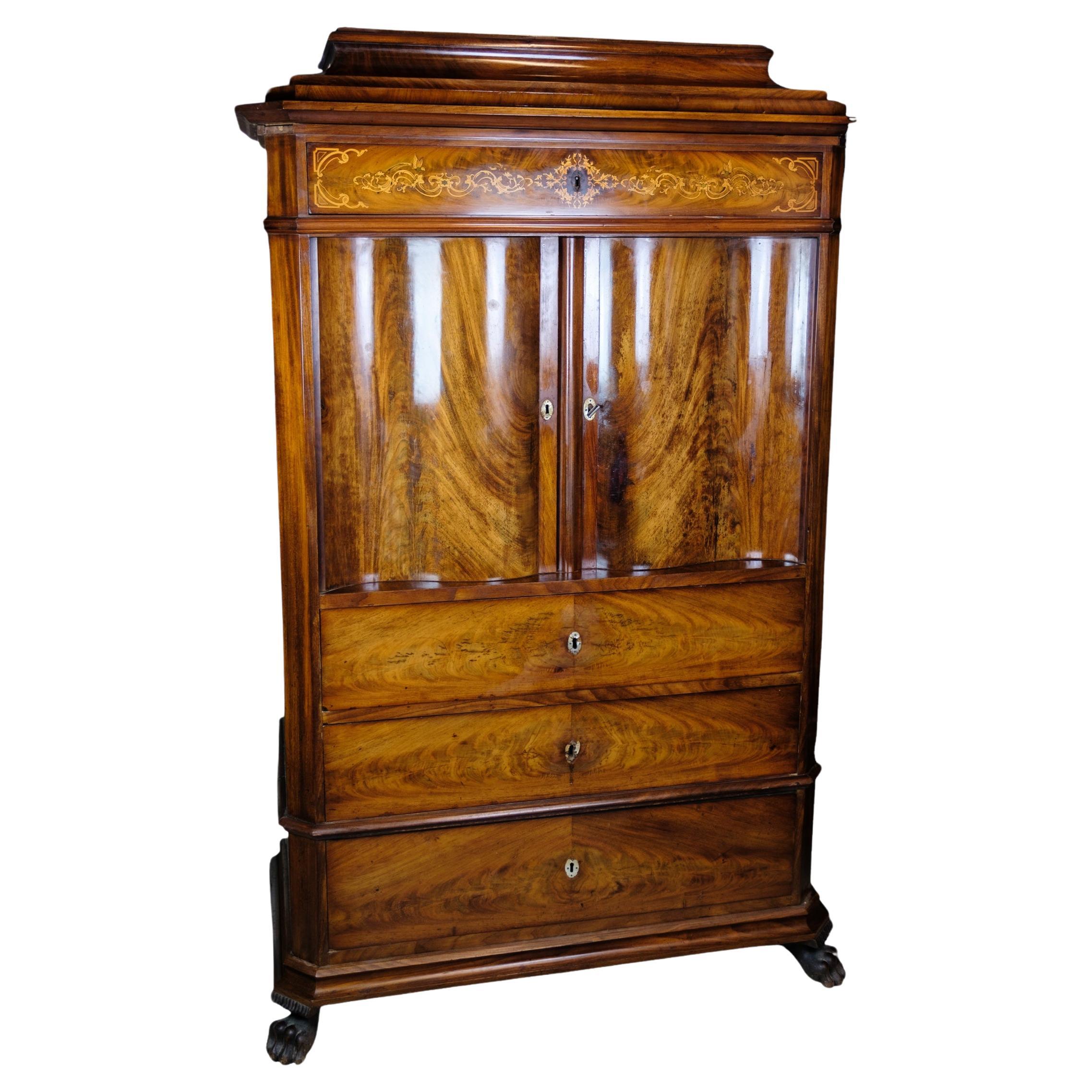 Cabinet en acajou poli et noyer avec intarsia de 1880