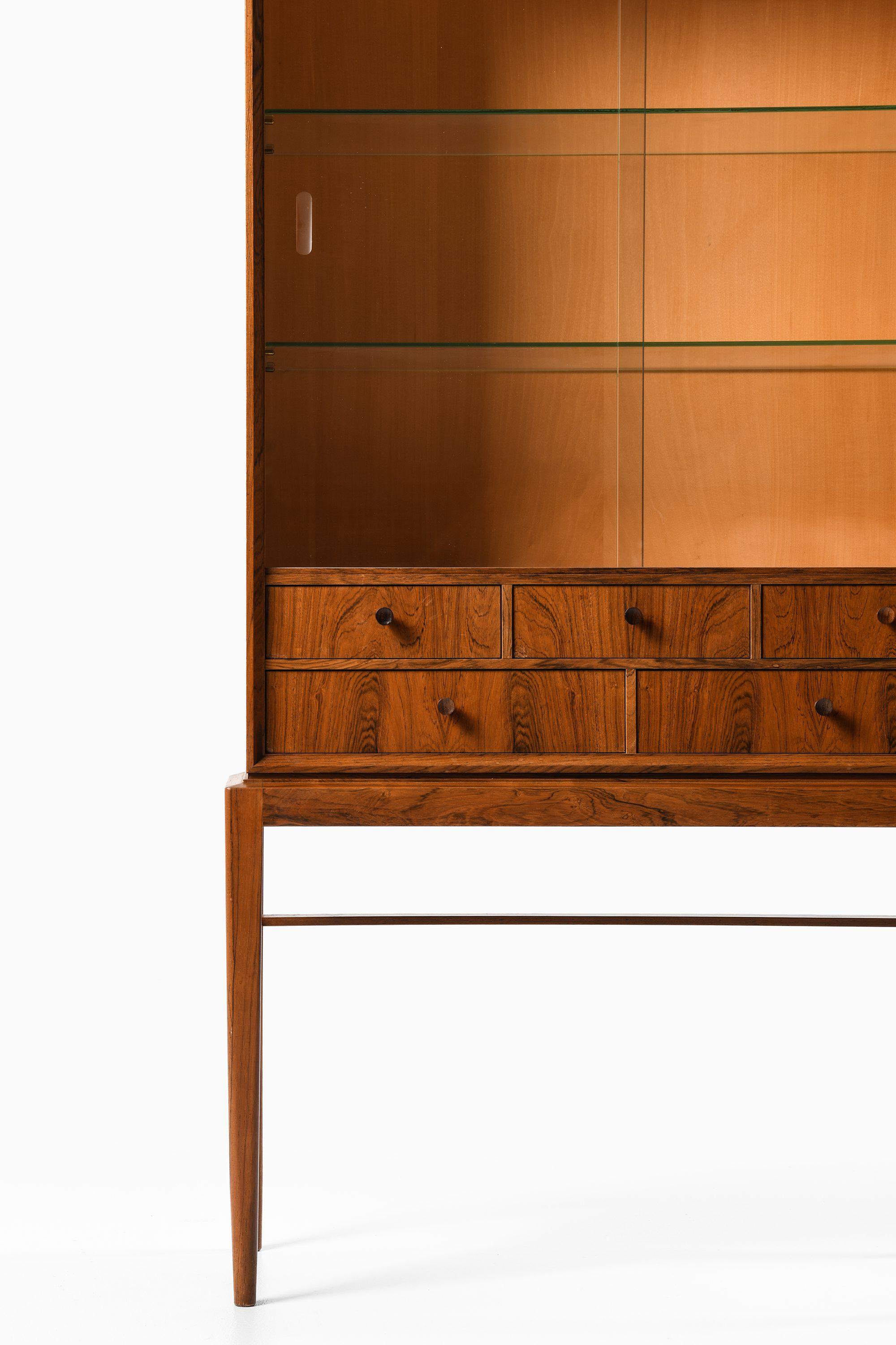 Mid-Century moderno Mobile in palissandro, beeche e vetro di Svante Skogh, anni '50 in vendita
