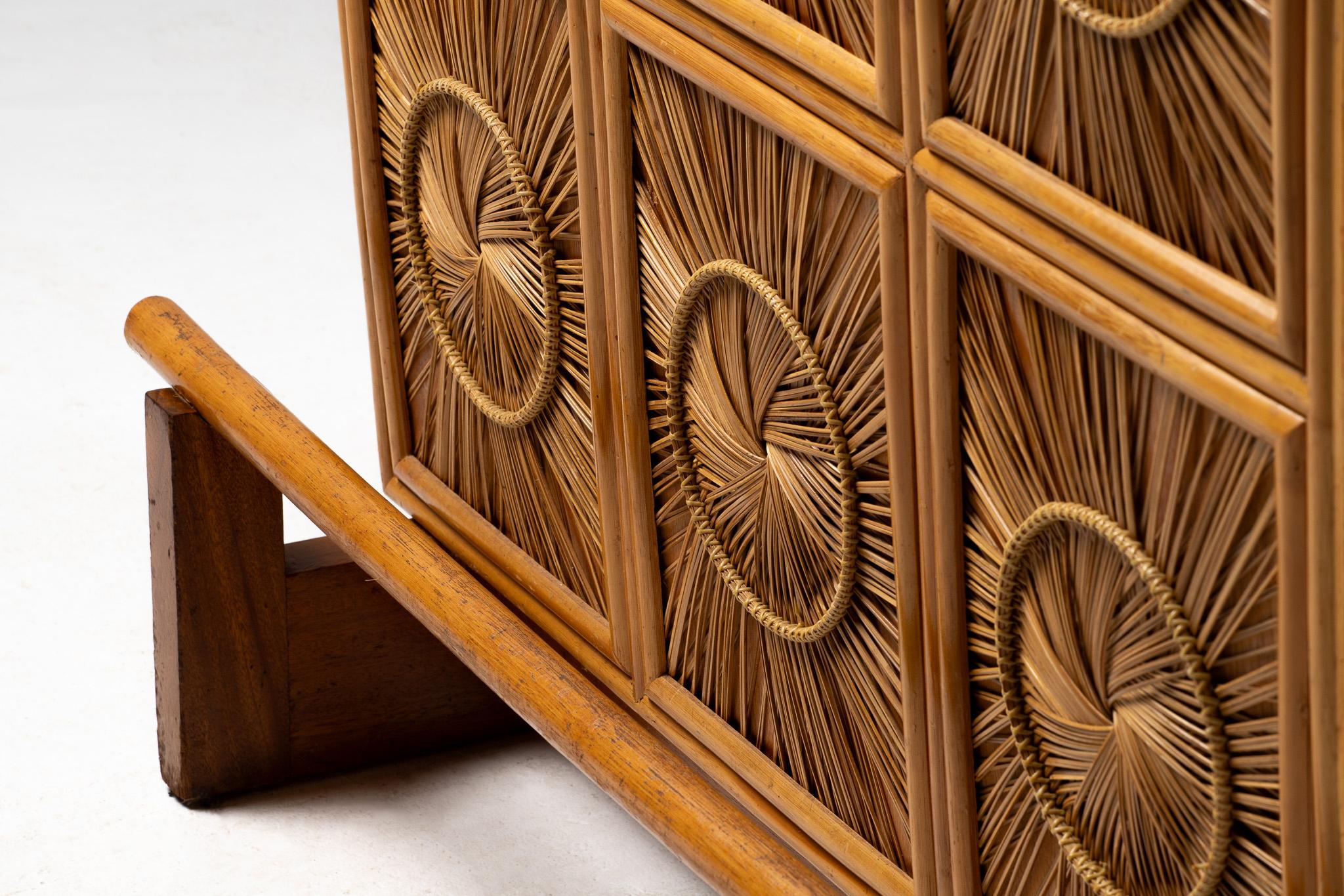 Schrank aus Stroh-Marketerie und Holz, Frankreich, 1950er Jahre (Moderne der Mitte des Jahrhunderts) im Angebot